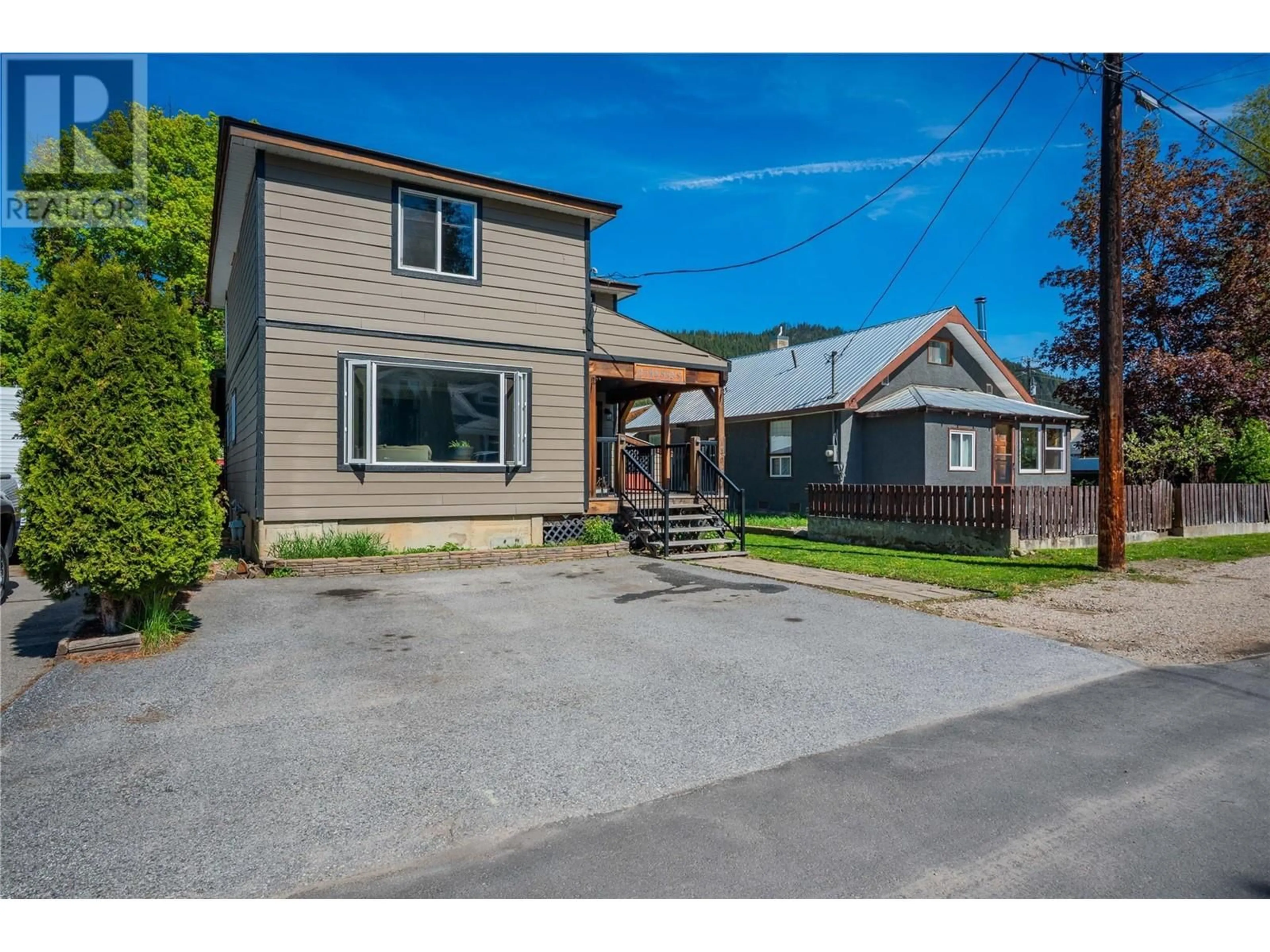 A pic from outside/outdoor area/front of a property/back of a property/a pic from drone, street for 1921 BEAVER STREET, Fruitvale British Columbia V0G1L0