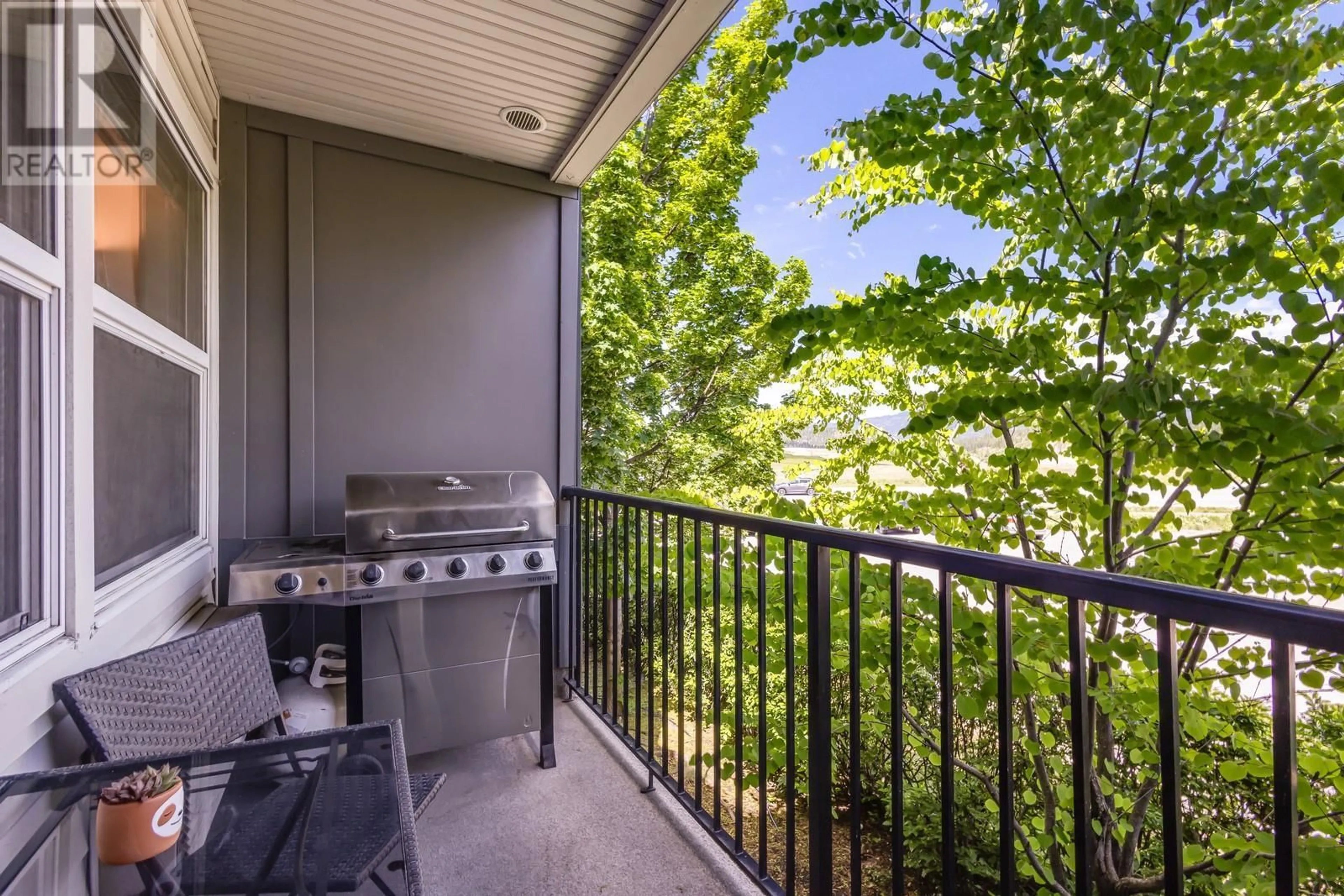 Patio, water/lake/river/ocean view for 209 - 1479 GLENMORE ROAD NORTH, Kelowna British Columbia V1V2C5