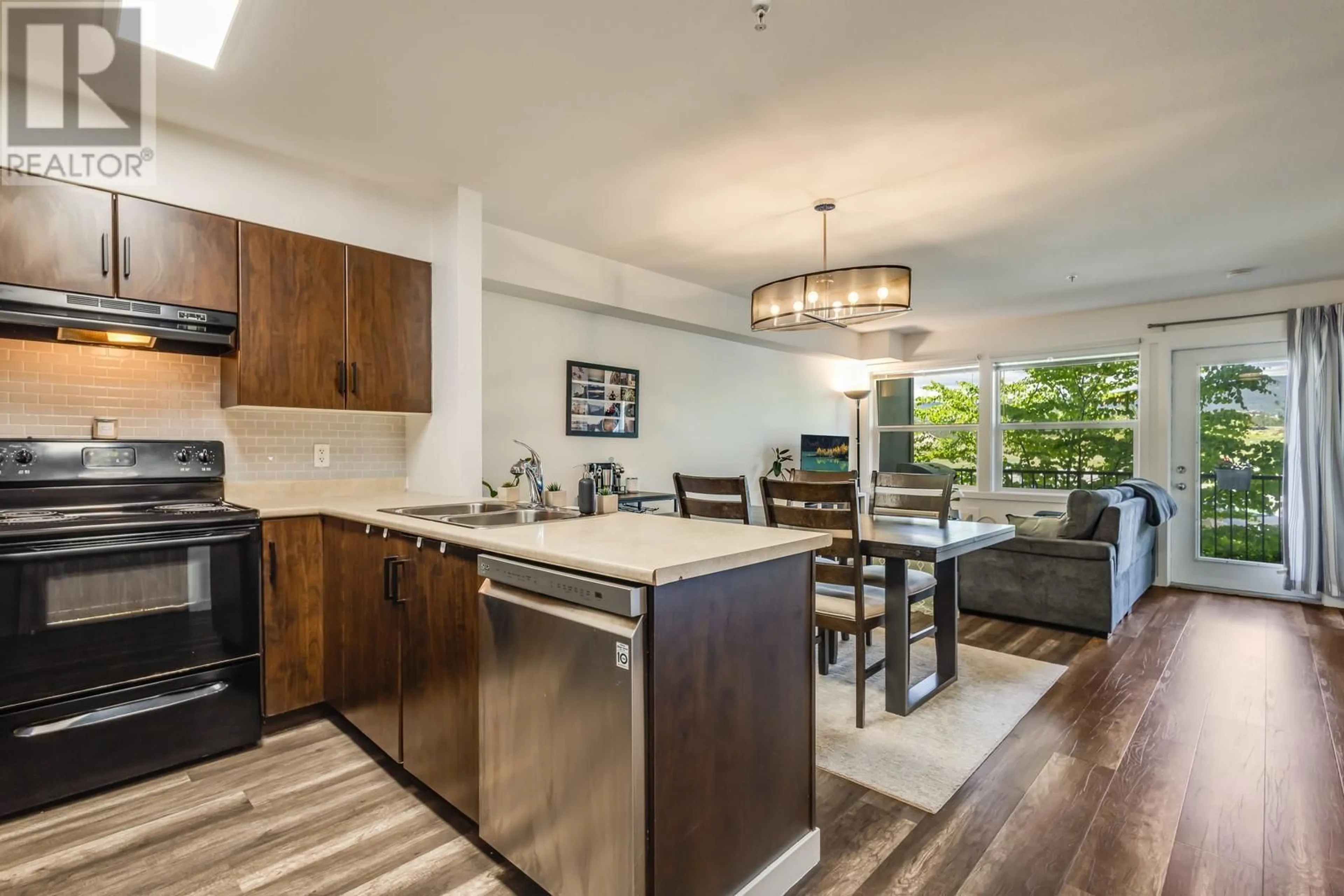 Open concept kitchen, wood/laminate floor for 209 - 1479 GLENMORE ROAD NORTH, Kelowna British Columbia V1V2C5