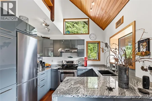 1420 SMITHDALE ROAD, Ucluelet 3