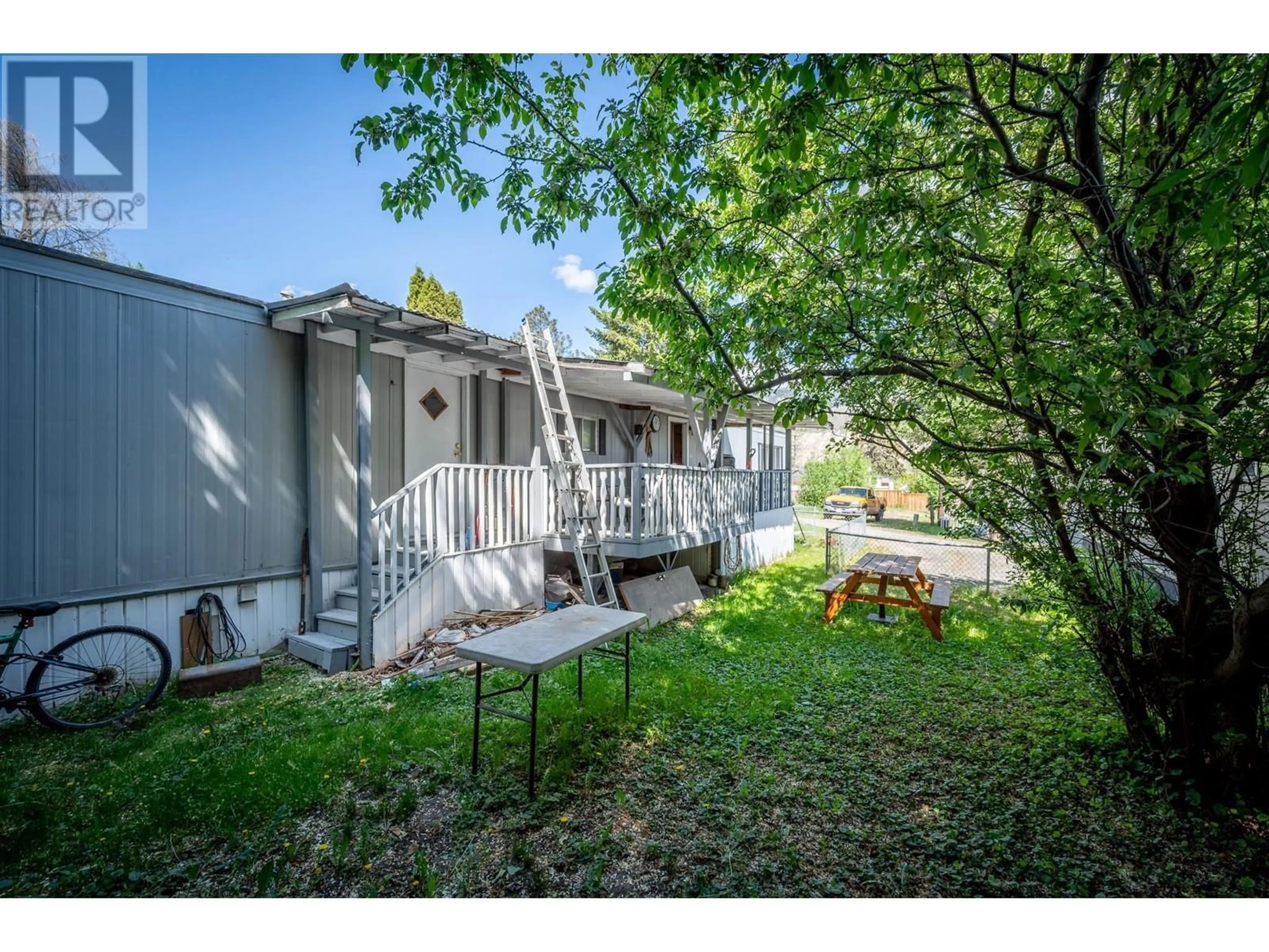 Patio, unknown for 11 - 4395 TRANS CANADA HIGHWAY EAST, Kamloops British Columbia V2C4S4