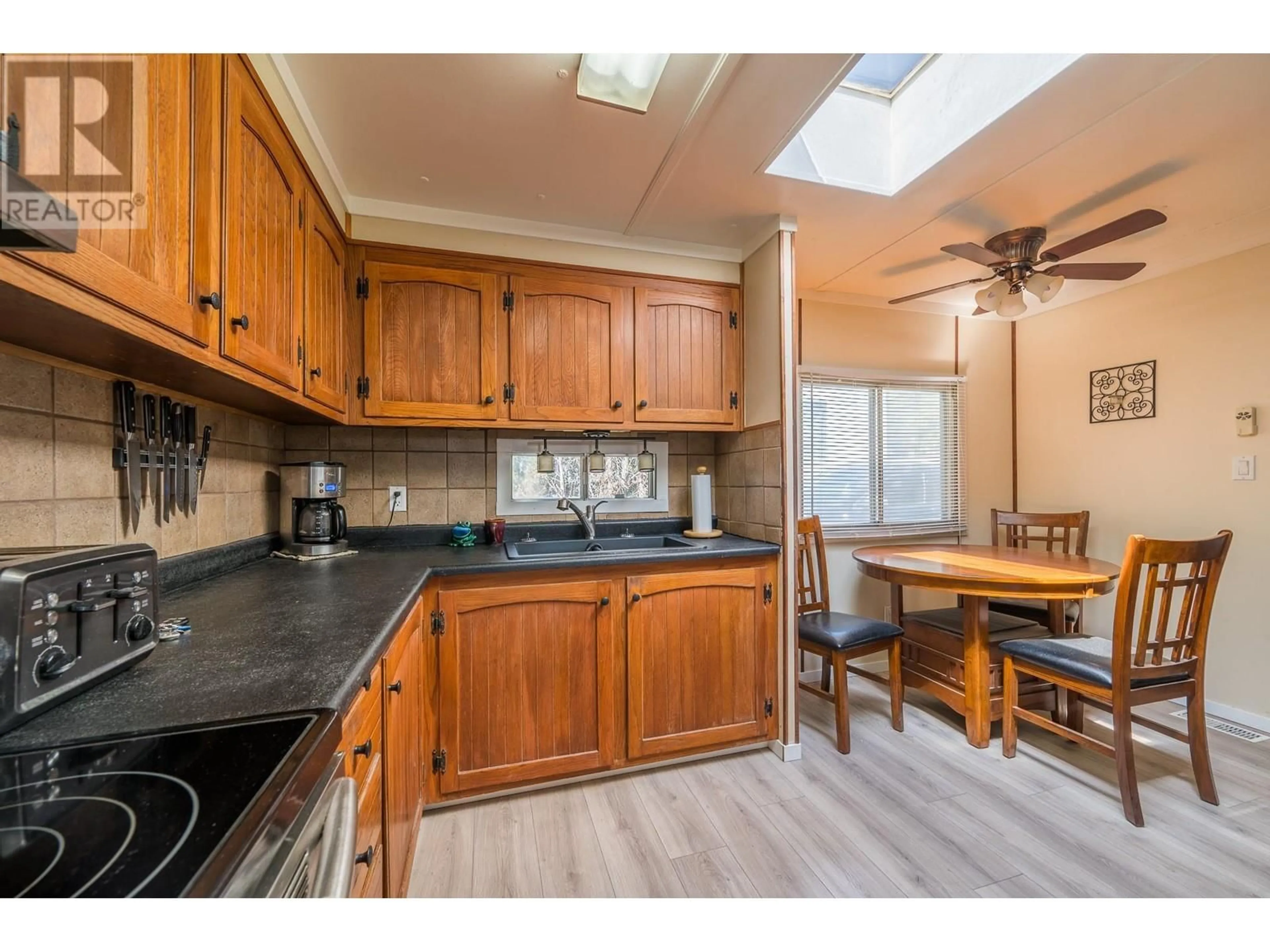 Standard kitchen, unknown for 11 - 4395 TRANS CANADA HIGHWAY EAST, Kamloops British Columbia V2C4S4