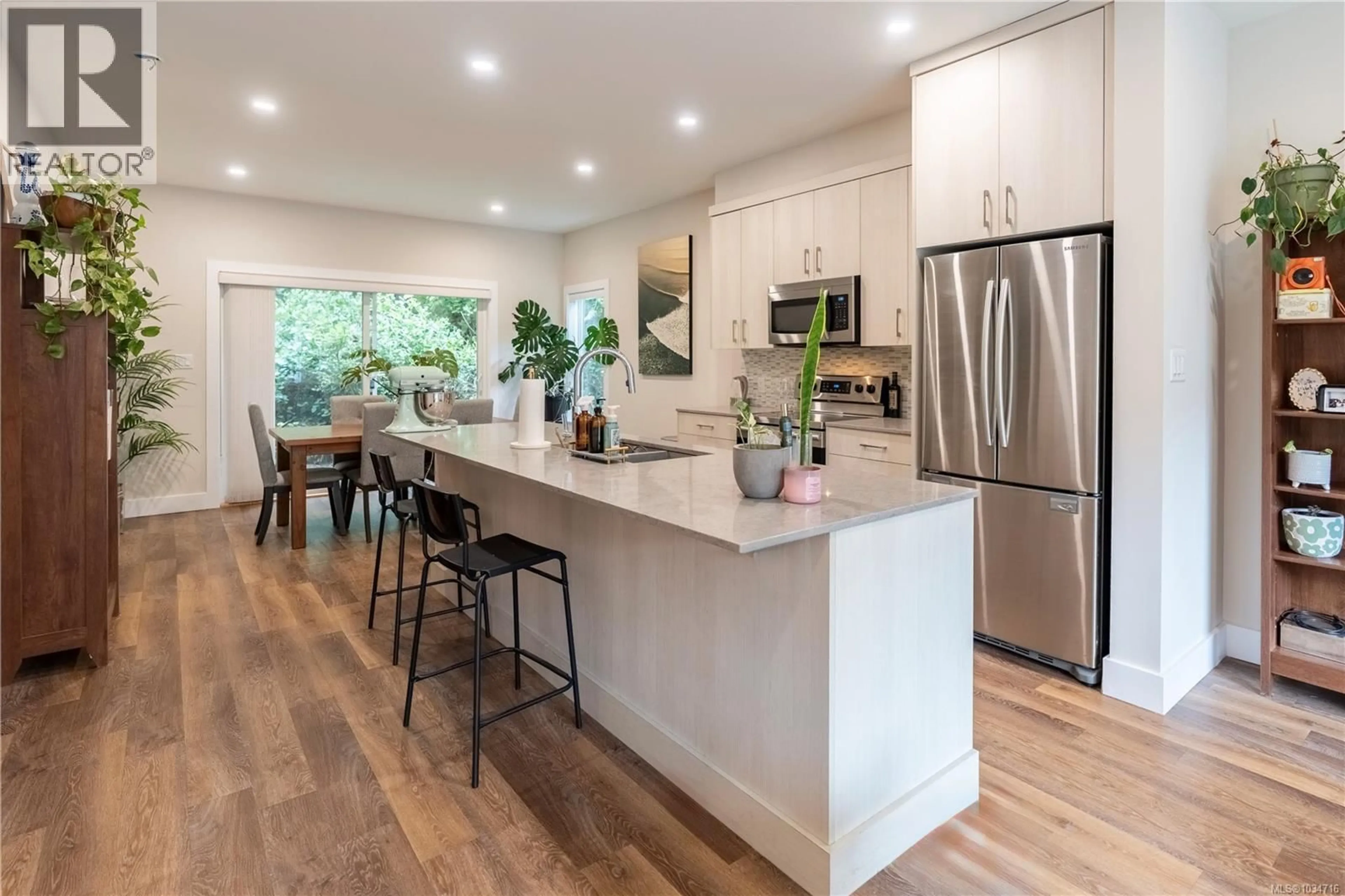 Open concept kitchen, wood/laminate floor for 6 - 625 HELLESEN DRIVE, Tofino British Columbia V0R2Z0