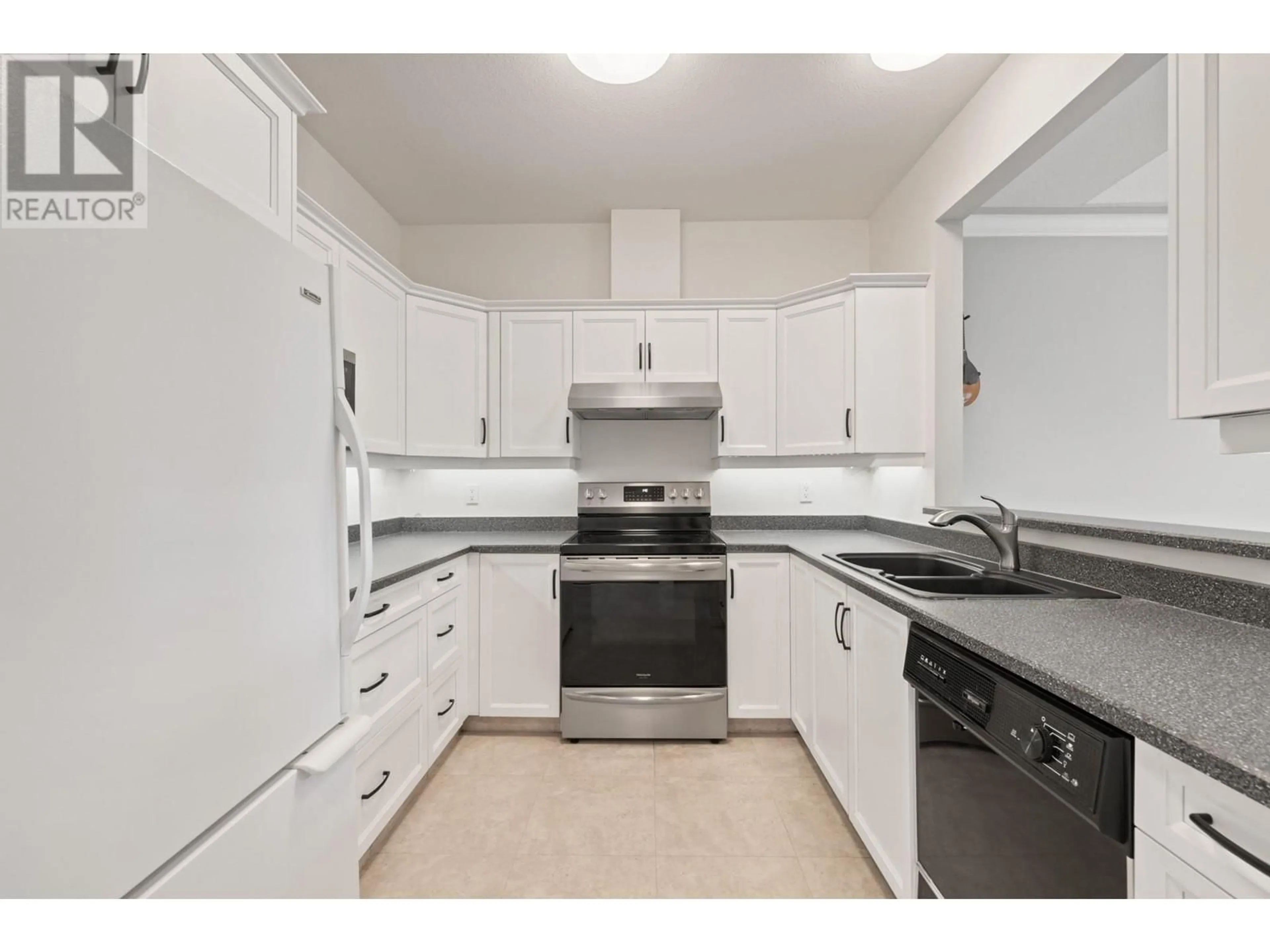 Standard kitchen, unknown for 313 - 877 KLO ROAD, Kelowna British Columbia V1Y9R1