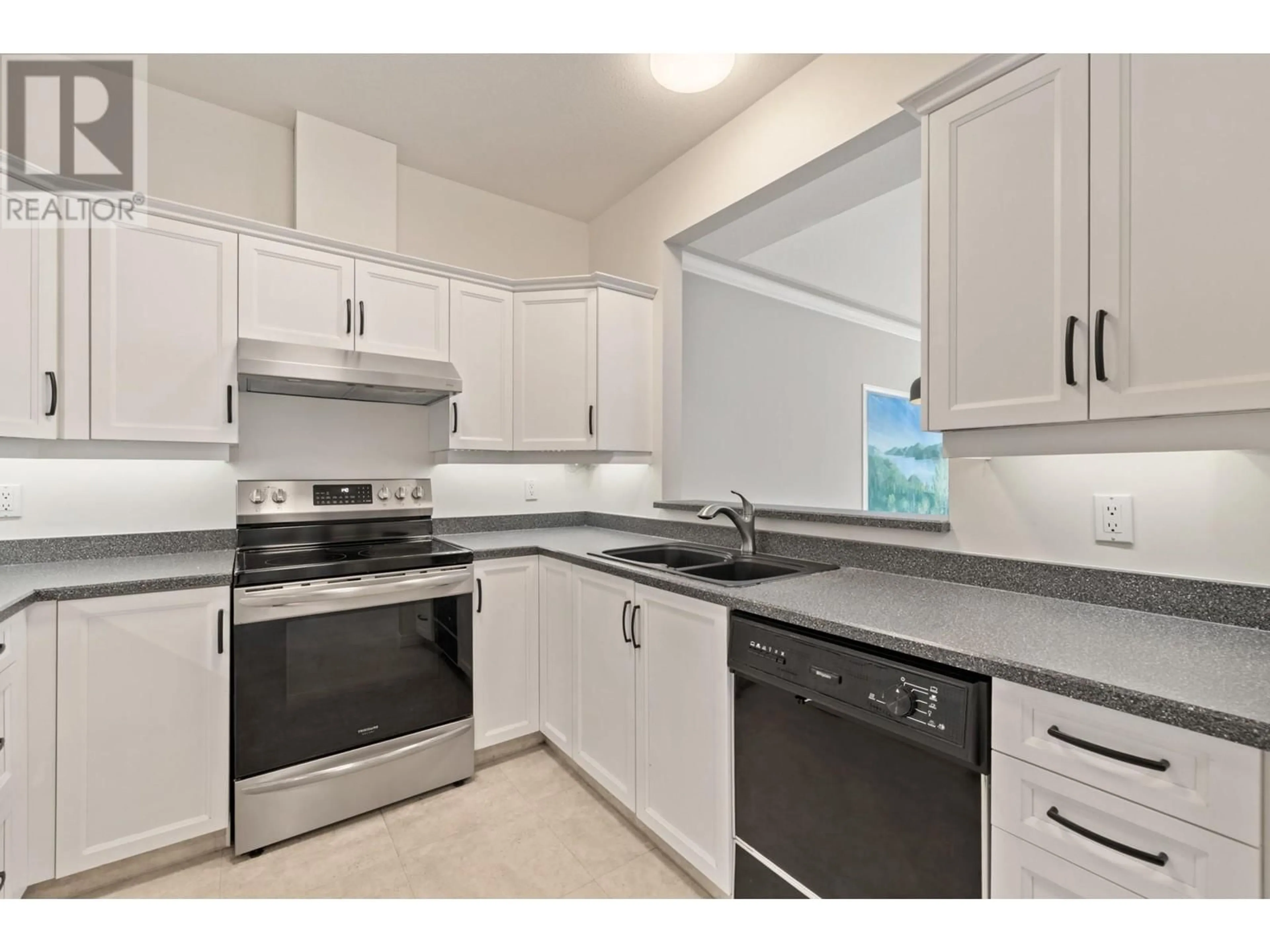 Standard kitchen, unknown for 313 - 877 KLO ROAD, Kelowna British Columbia V1Y9R1