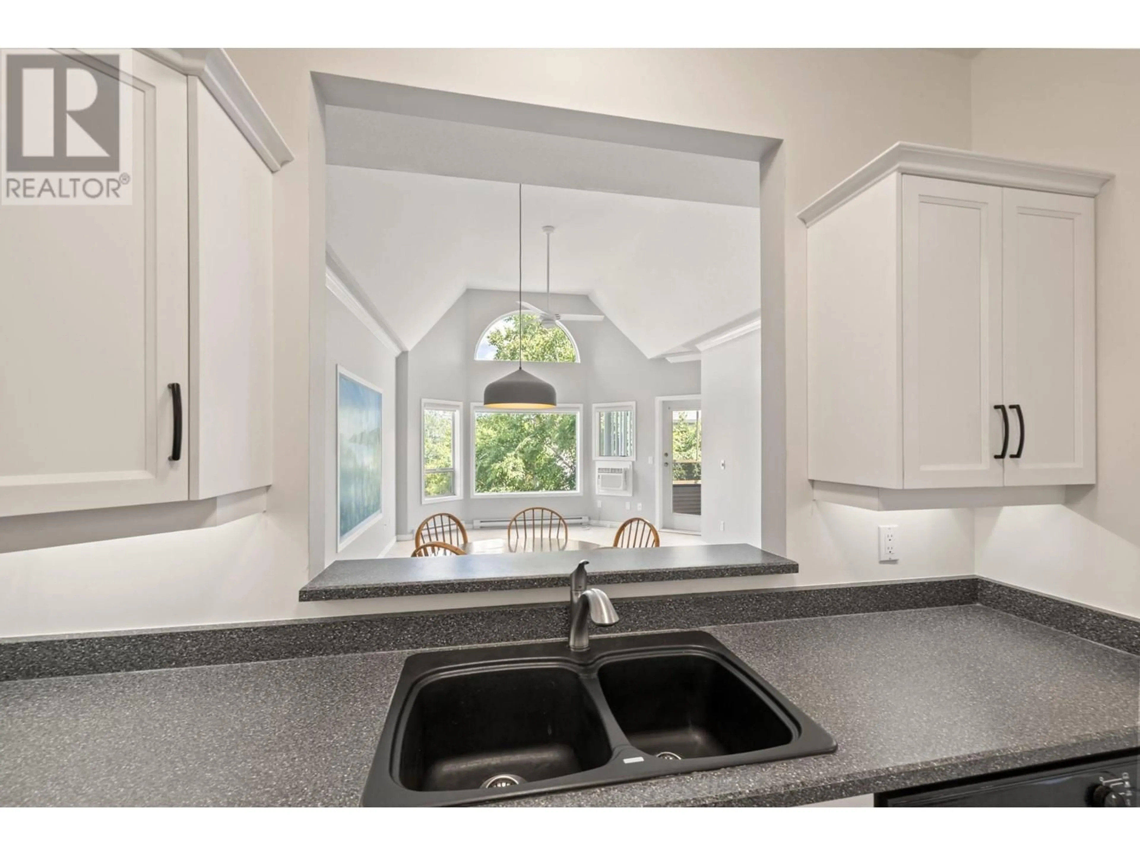 Open concept kitchen, ceramic/tile floor for 313 - 877 KLO ROAD, Kelowna British Columbia V1Y9R1