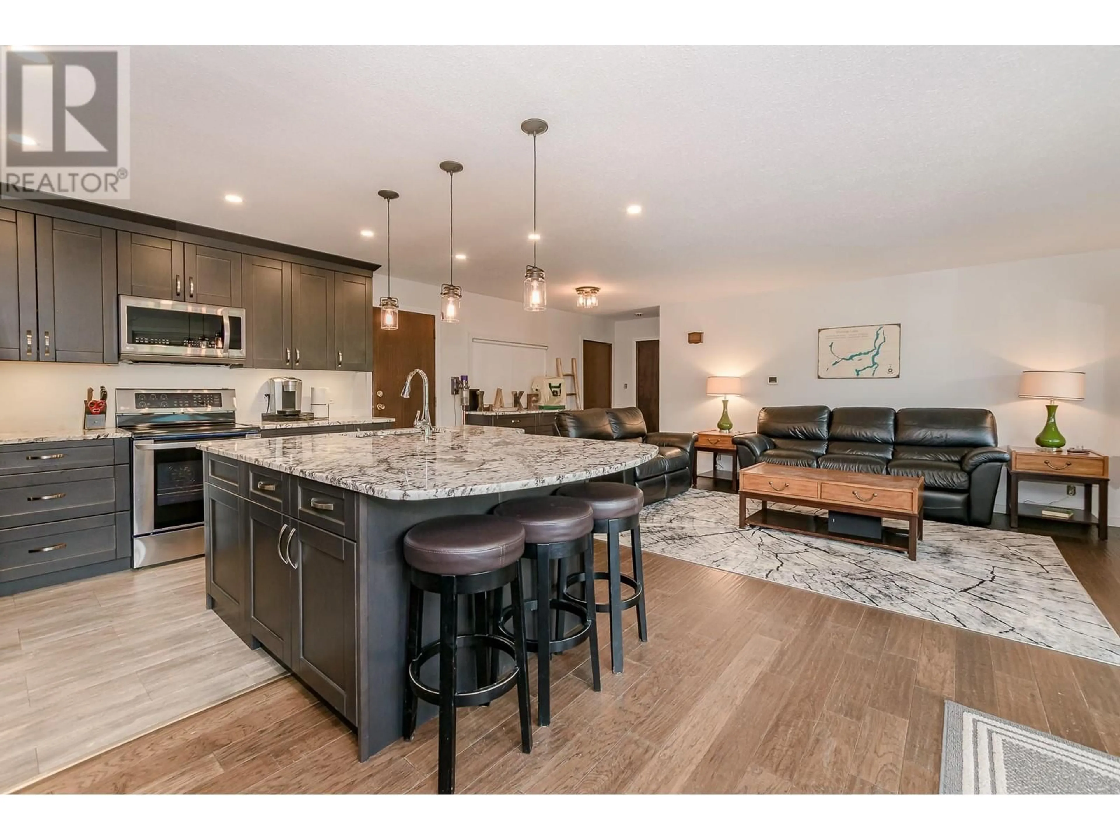 Open concept kitchen, unknown for 78 MONTCALM CRESCENT, Sicamous British Columbia V0E2V1