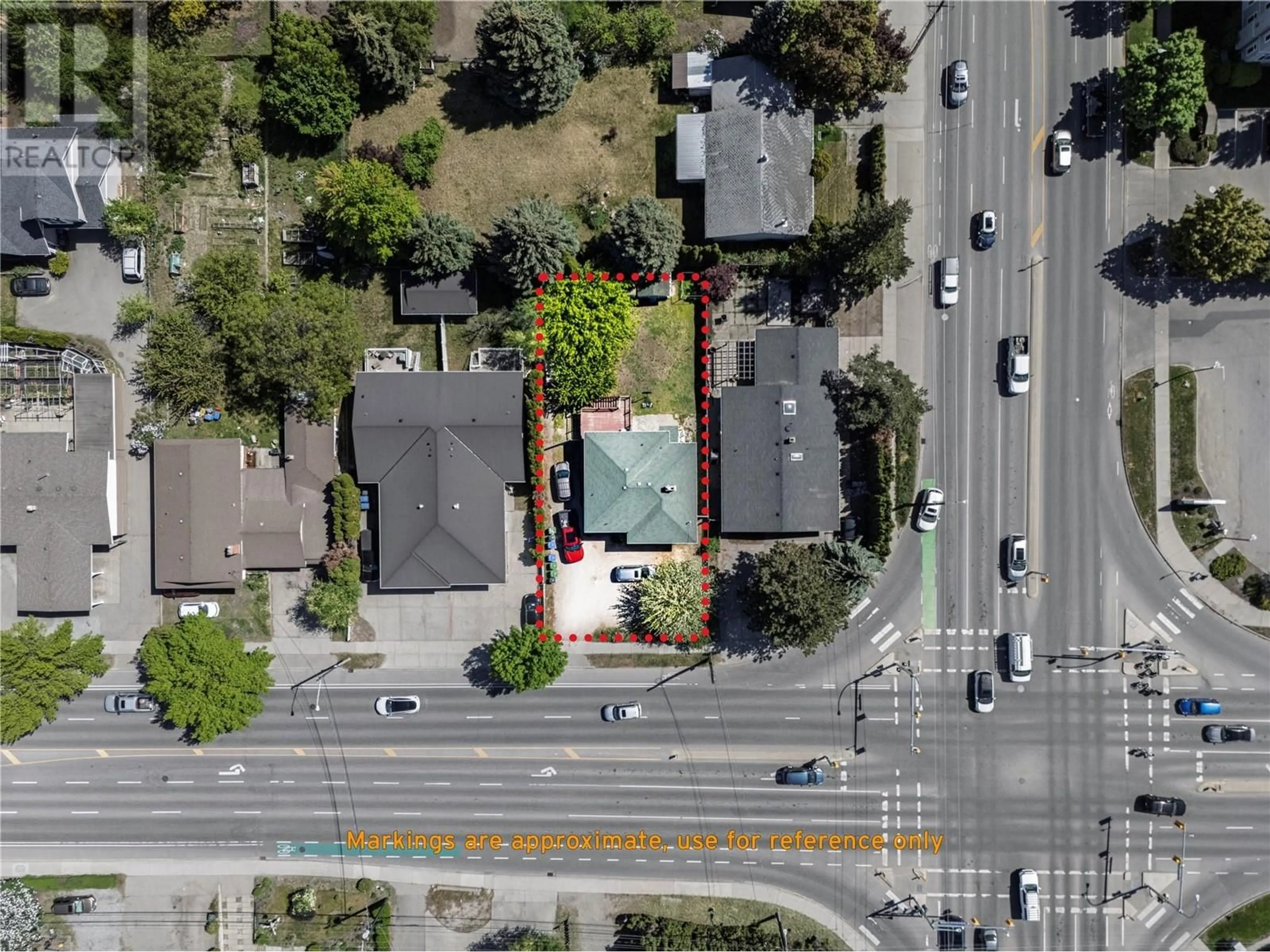 A pic from outside/outdoor area/front of a property/back of a property/a pic from drone, street for 3095 GORDON DRIVE, Kelowna British Columbia V1W3R1