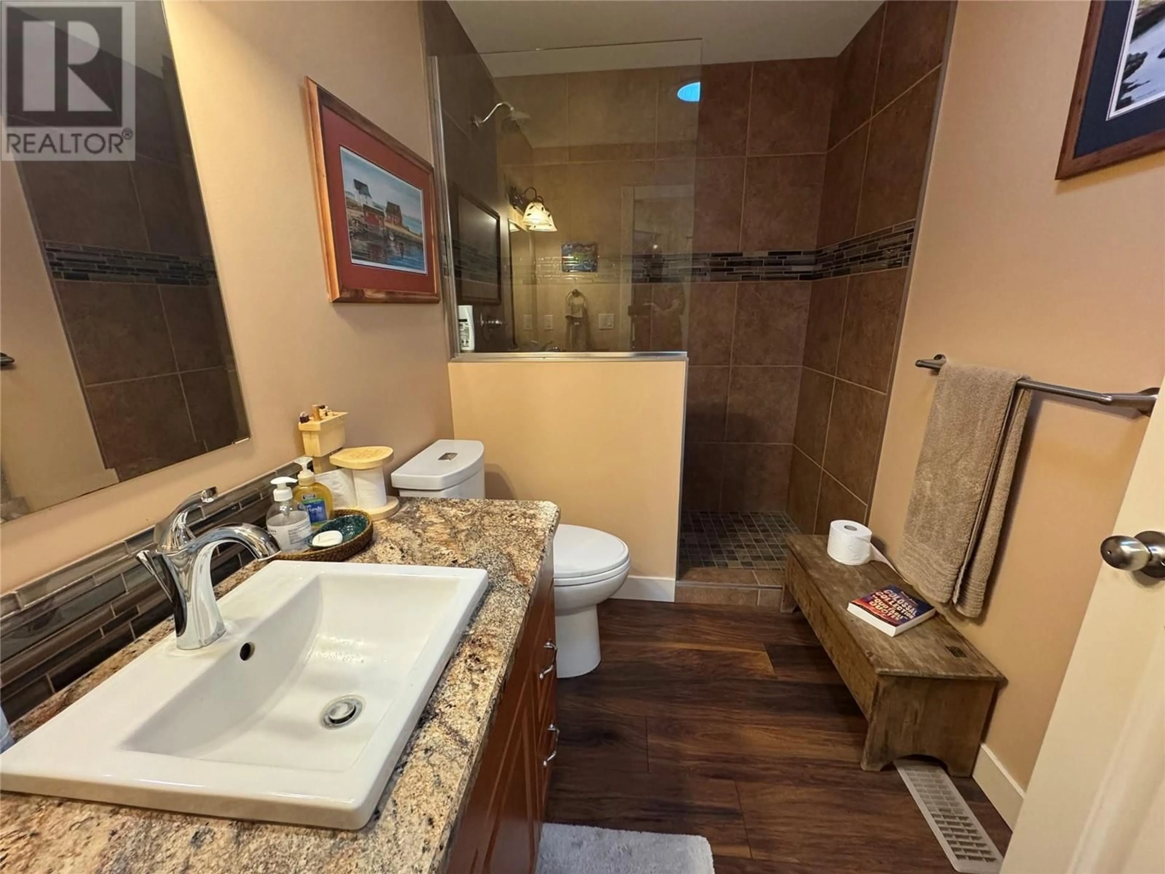 Standard bathroom, ceramic/tile floor for 4147 4TH STREET, Vernon British Columbia V1H1Z1