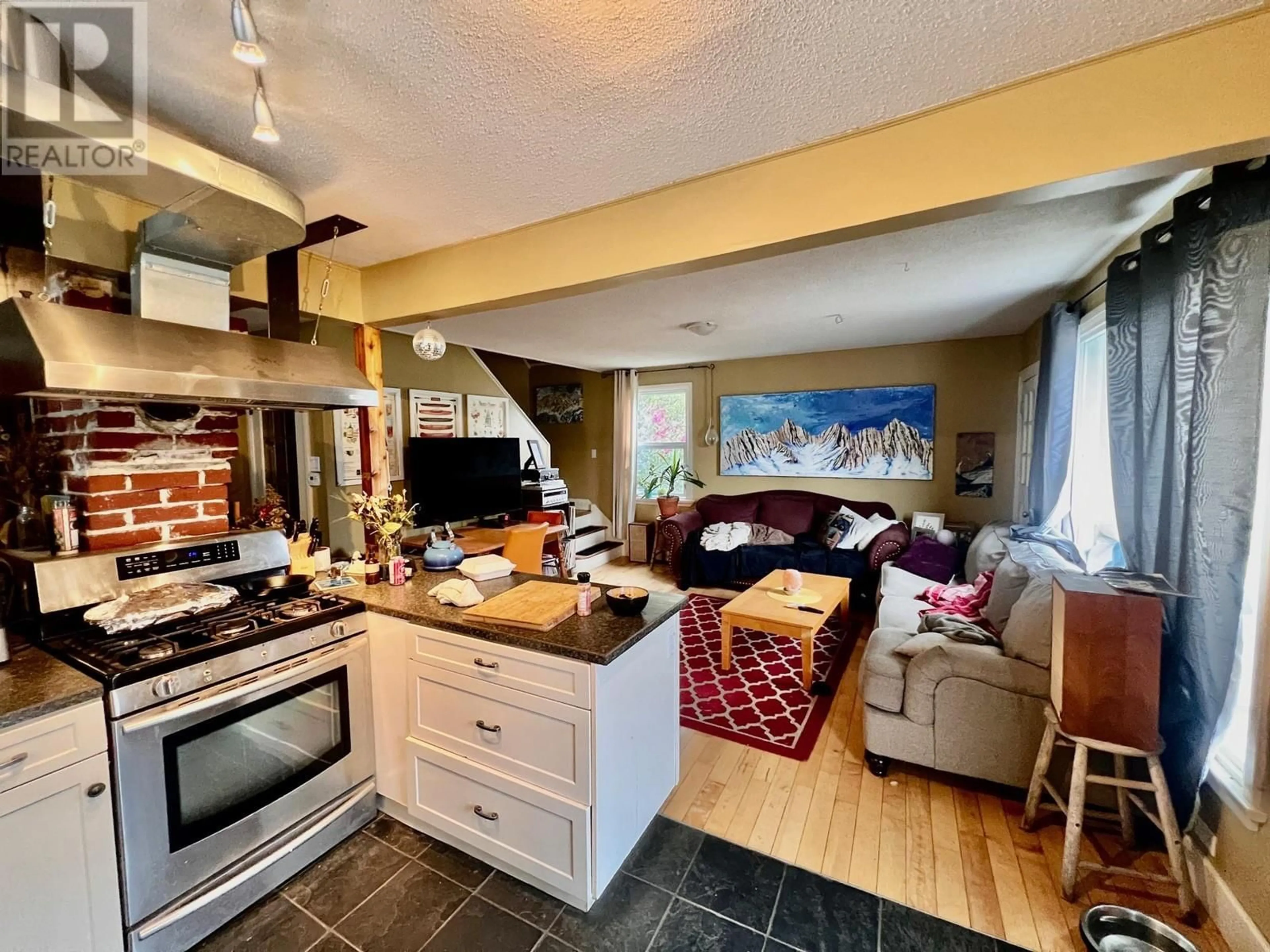 Open concept kitchen, ceramic/tile floor for 510 INNES STREET, Nelson British Columbia V1L5E9