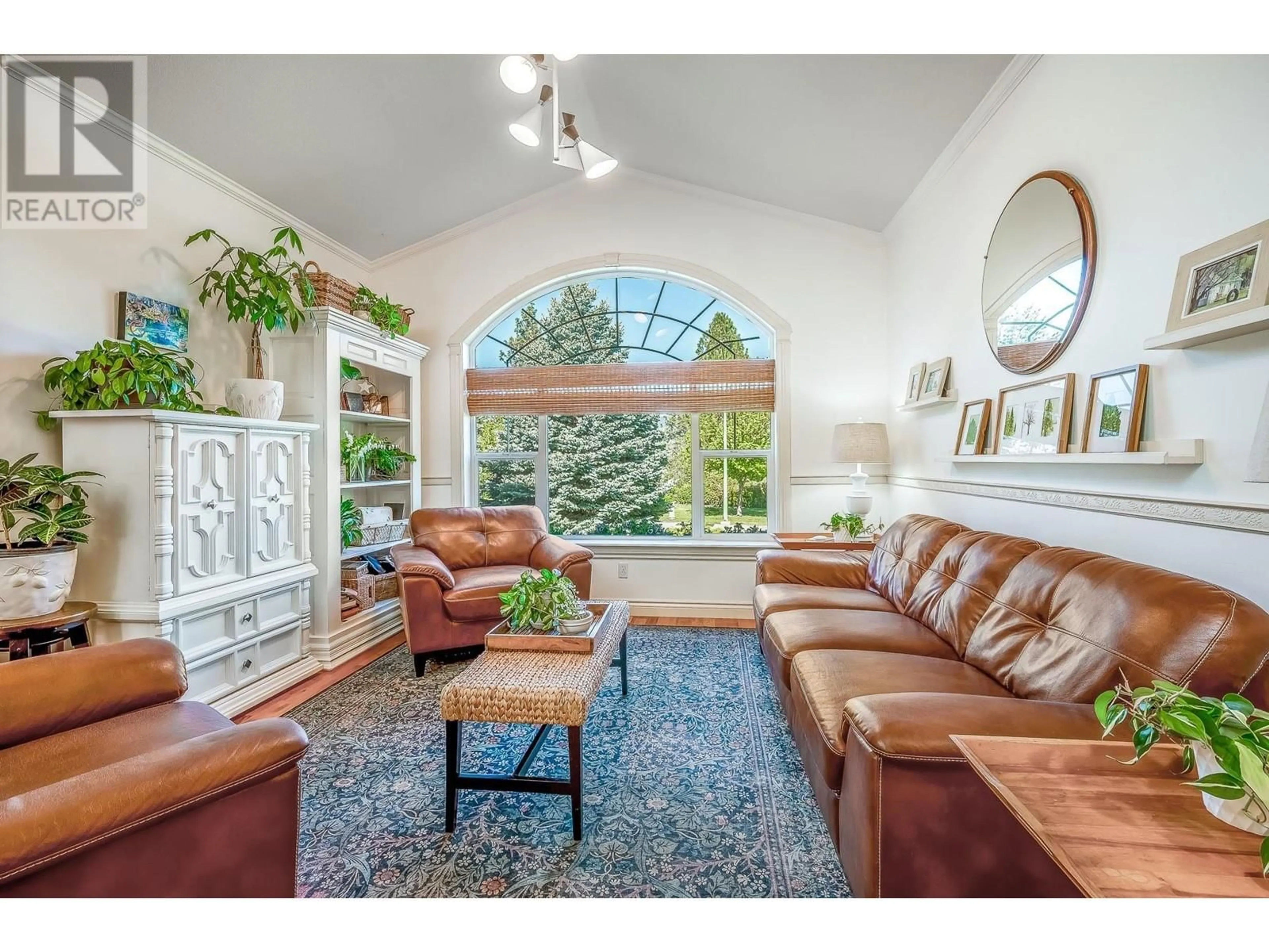 Living room with furniture, unknown for 3515 RIDGE BOULEVARD, West Kelowna British Columbia V4T2T1