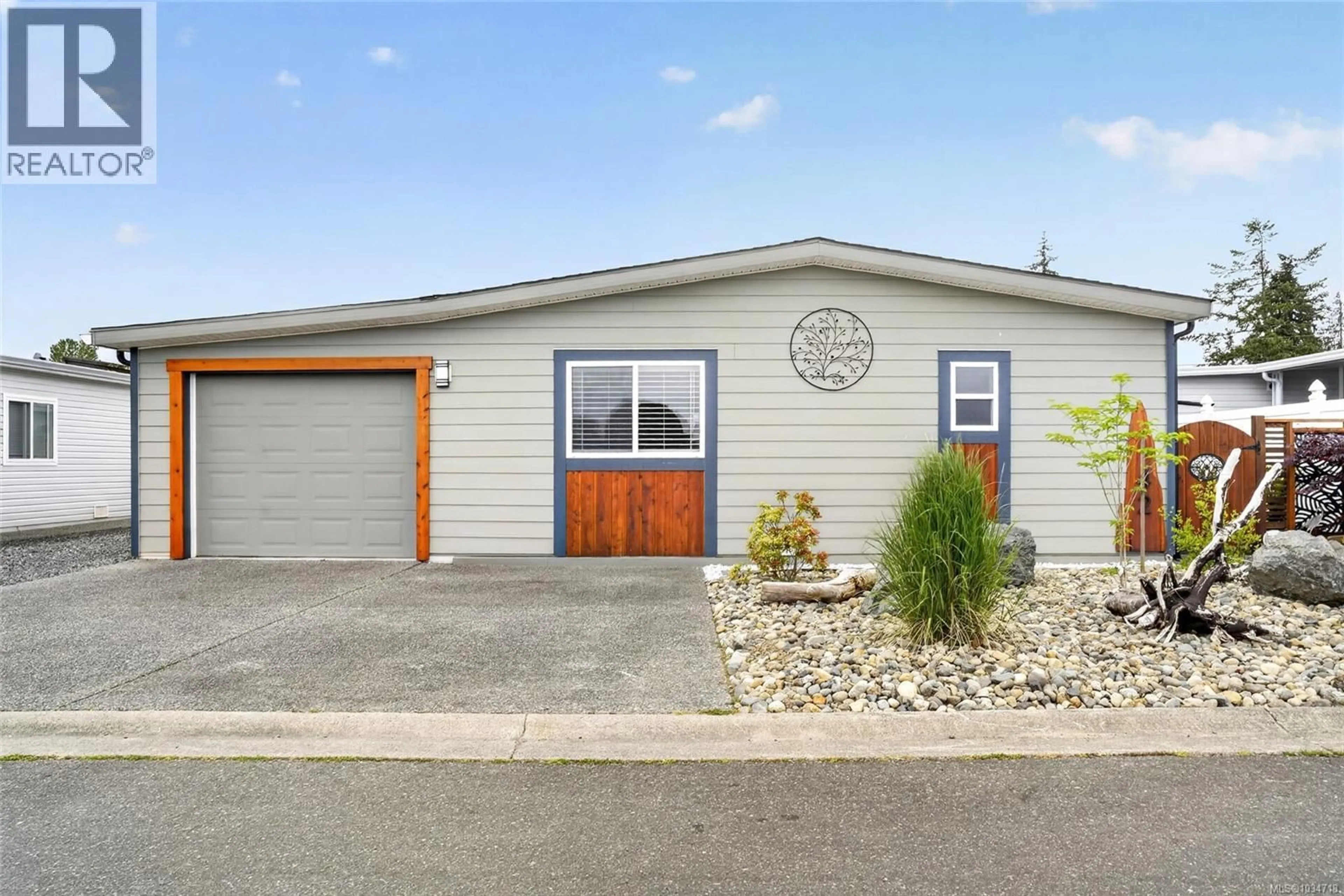 Home with vinyl exterior material, street for 42 - 450 STANFORD AVENUE EAST, Parksville British Columbia V9P2S8