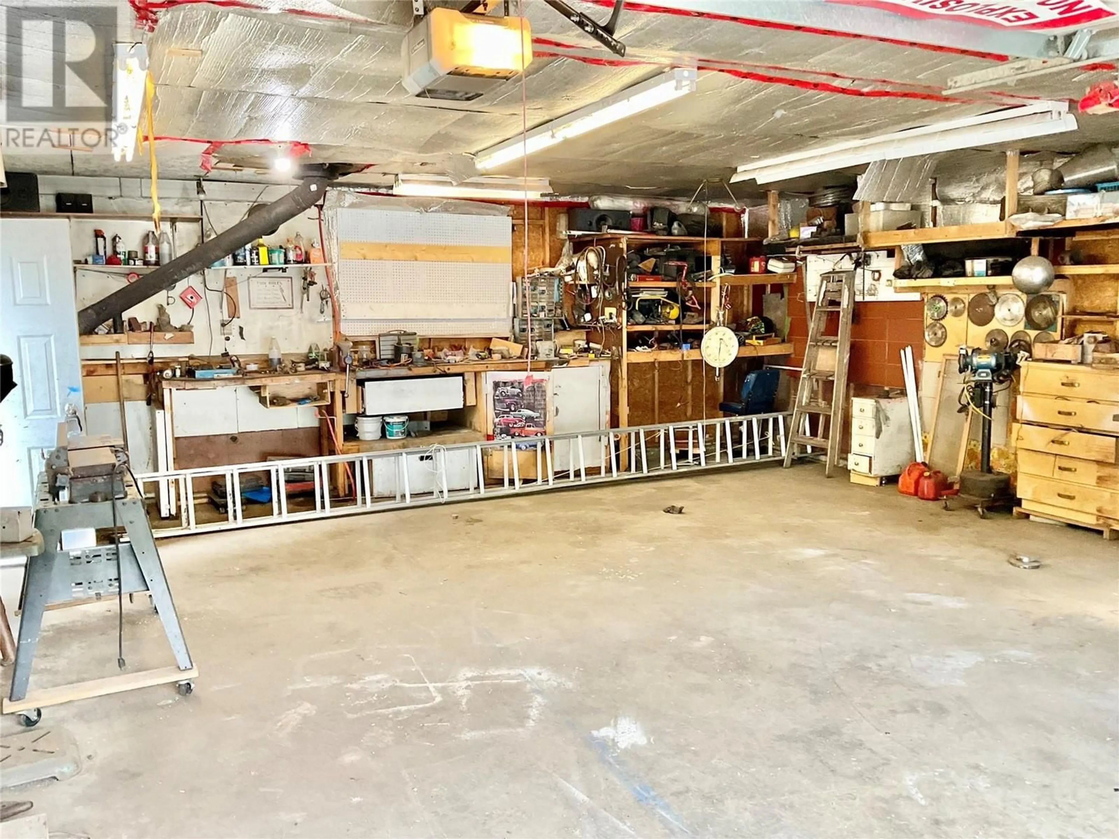 Indoor garage for 221 EVERETTE AVENUE, Greenwood British Columbia V0H1J0