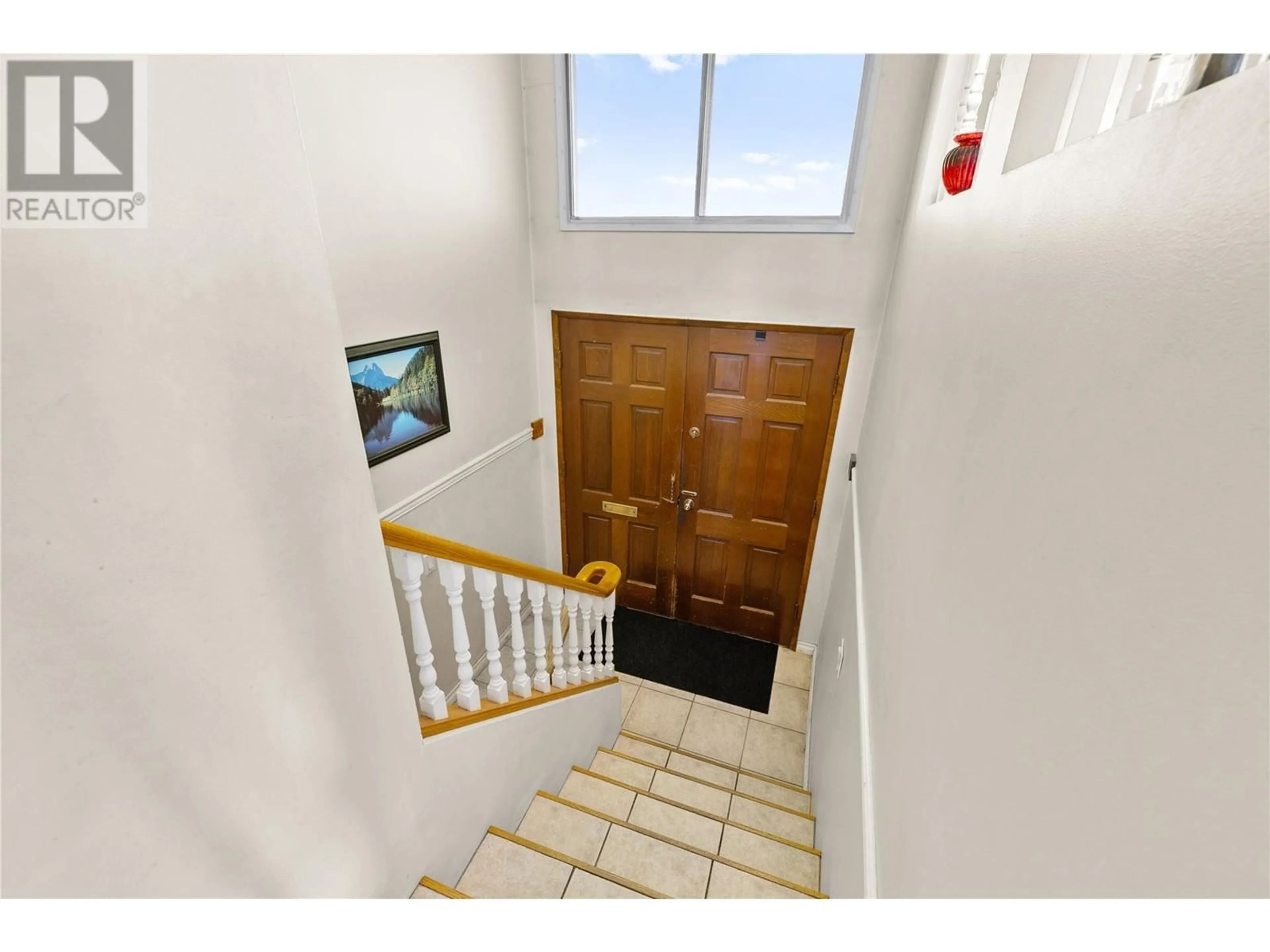Indoor foyer for 765 WAYNE ROAD, Kelowna British Columbia V1X4L9