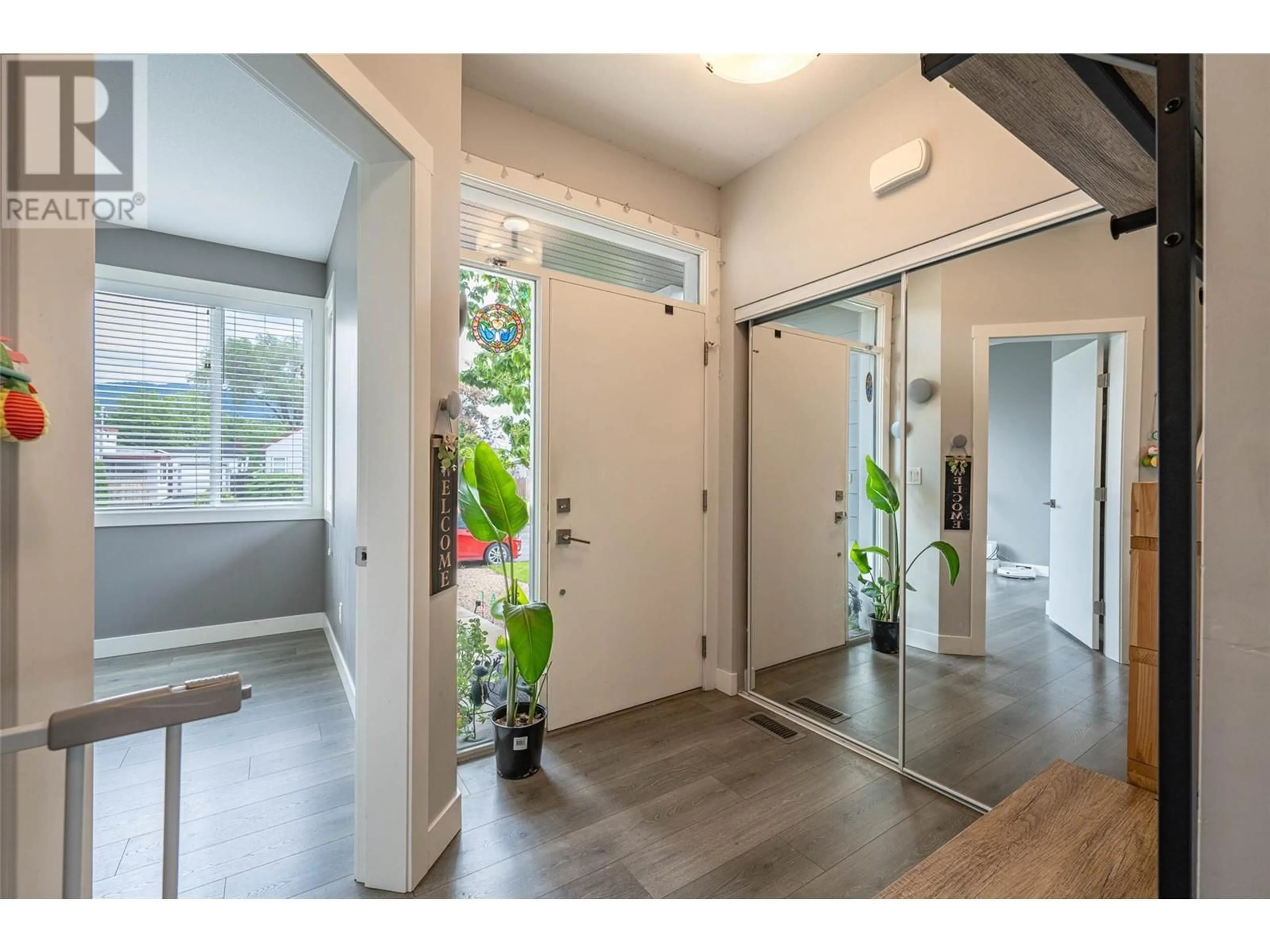 Indoor entryway for 1 - 2802 40 STREET, Vernon British Columbia V1T6J7