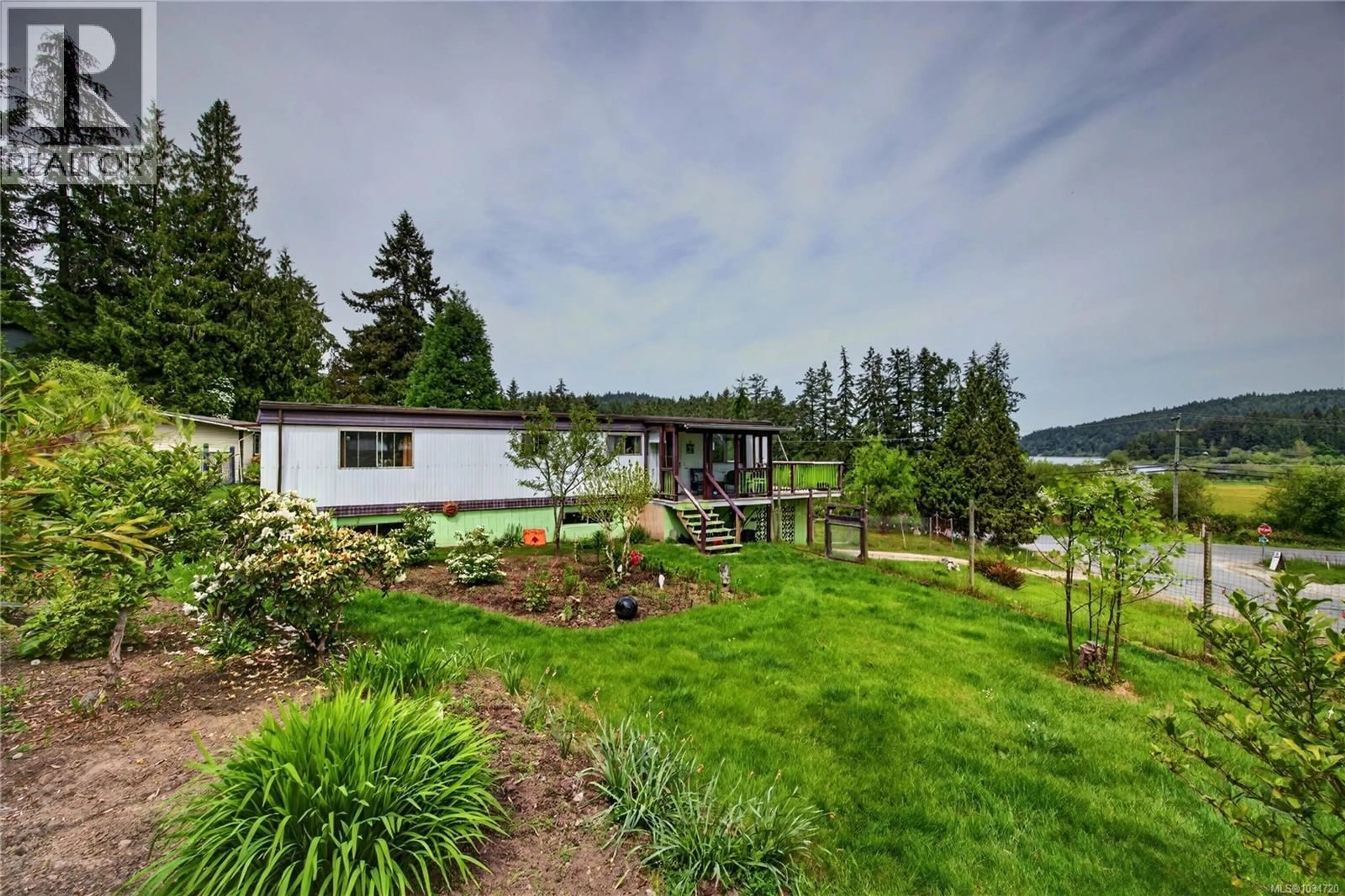A pic from outside/outdoor area/front of a property/back of a property/a pic from drone, water/lake/river/ocean view for 104 MOBRAE AVENUE, Salt Spring British Columbia V8K1K1