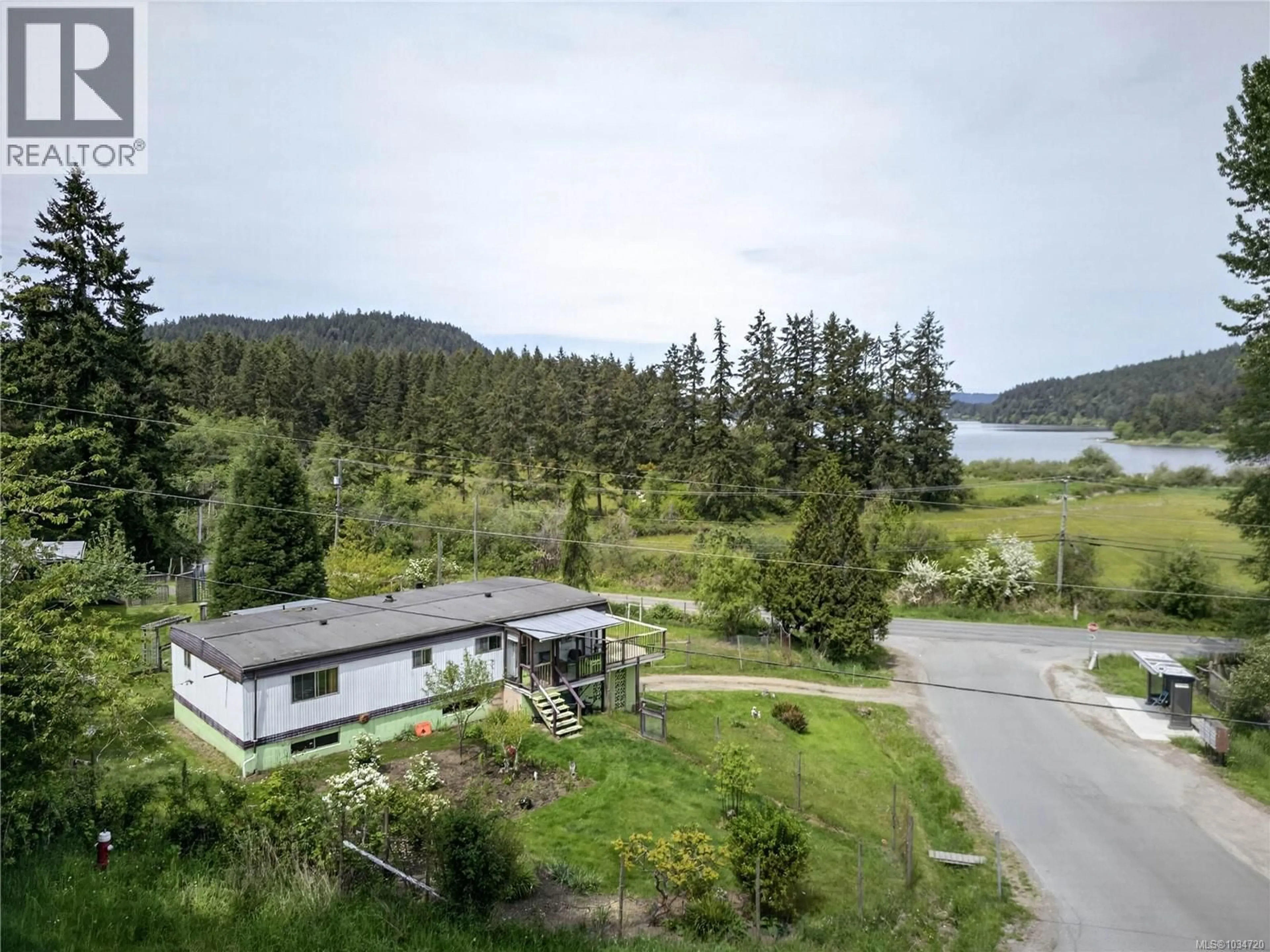 A pic from outside/outdoor area/front of a property/back of a property/a pic from drone, water/lake/river/ocean view for 104 MOBRAE AVENUE, Salt Spring British Columbia V8K1K1