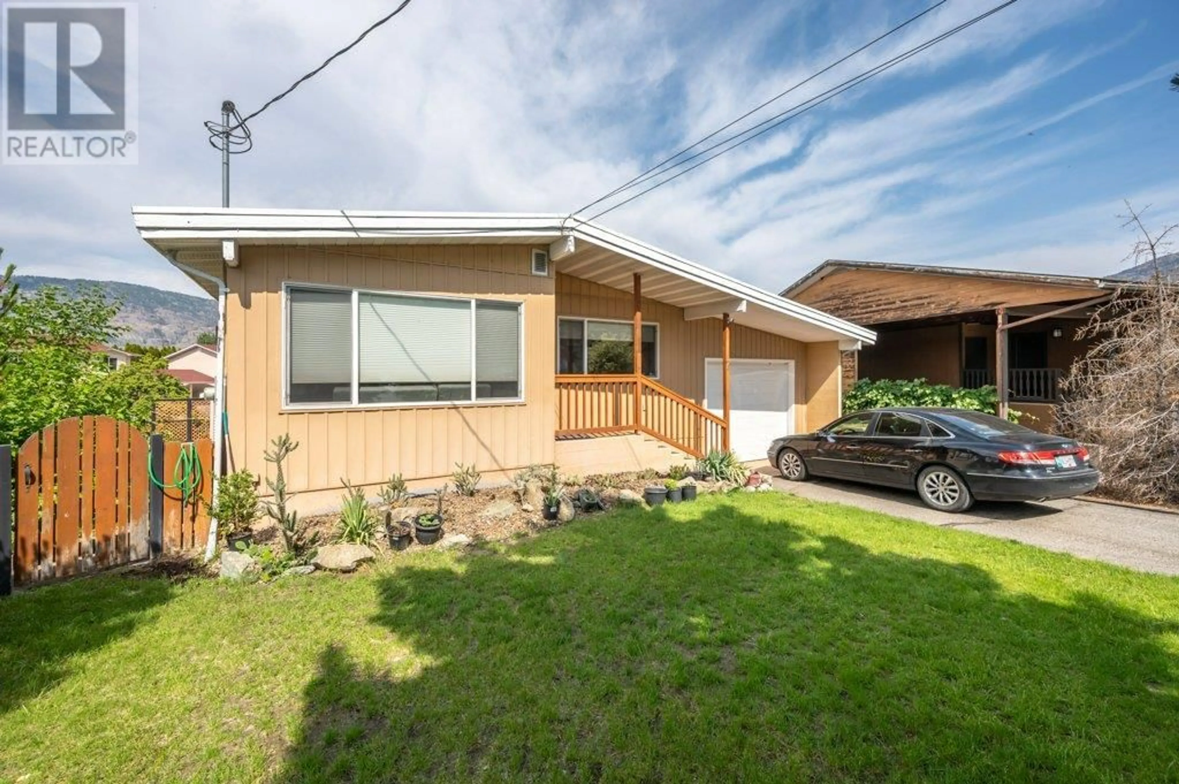 A pic from outside/outdoor area/front of a property/back of a property/a pic from drone, street for 7 BIRCH COURT, Osoyoos British Columbia V0H1V3