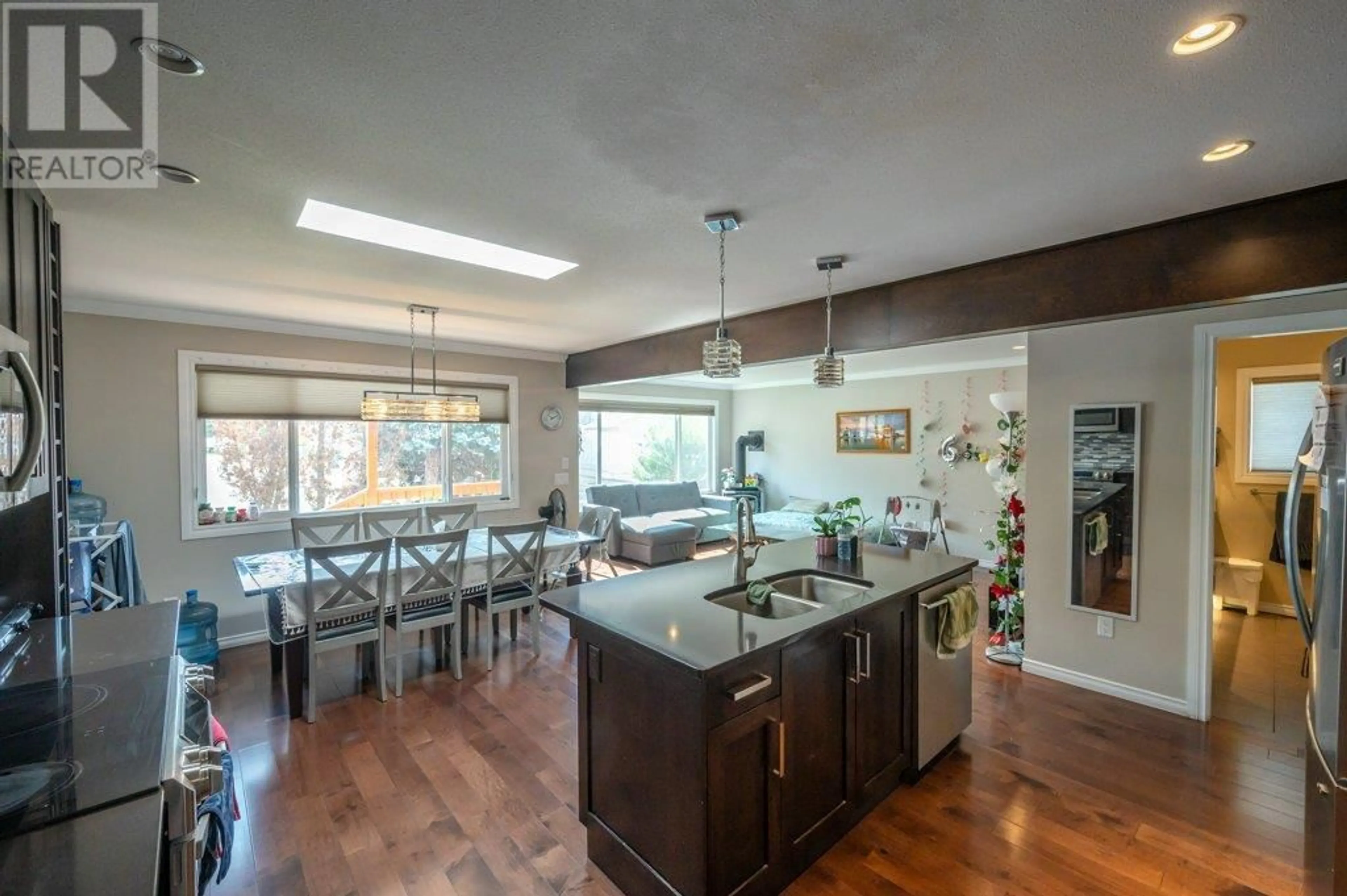 Open concept kitchen, wood/laminate floor for 7 BIRCH COURT, Osoyoos British Columbia V0H1V3