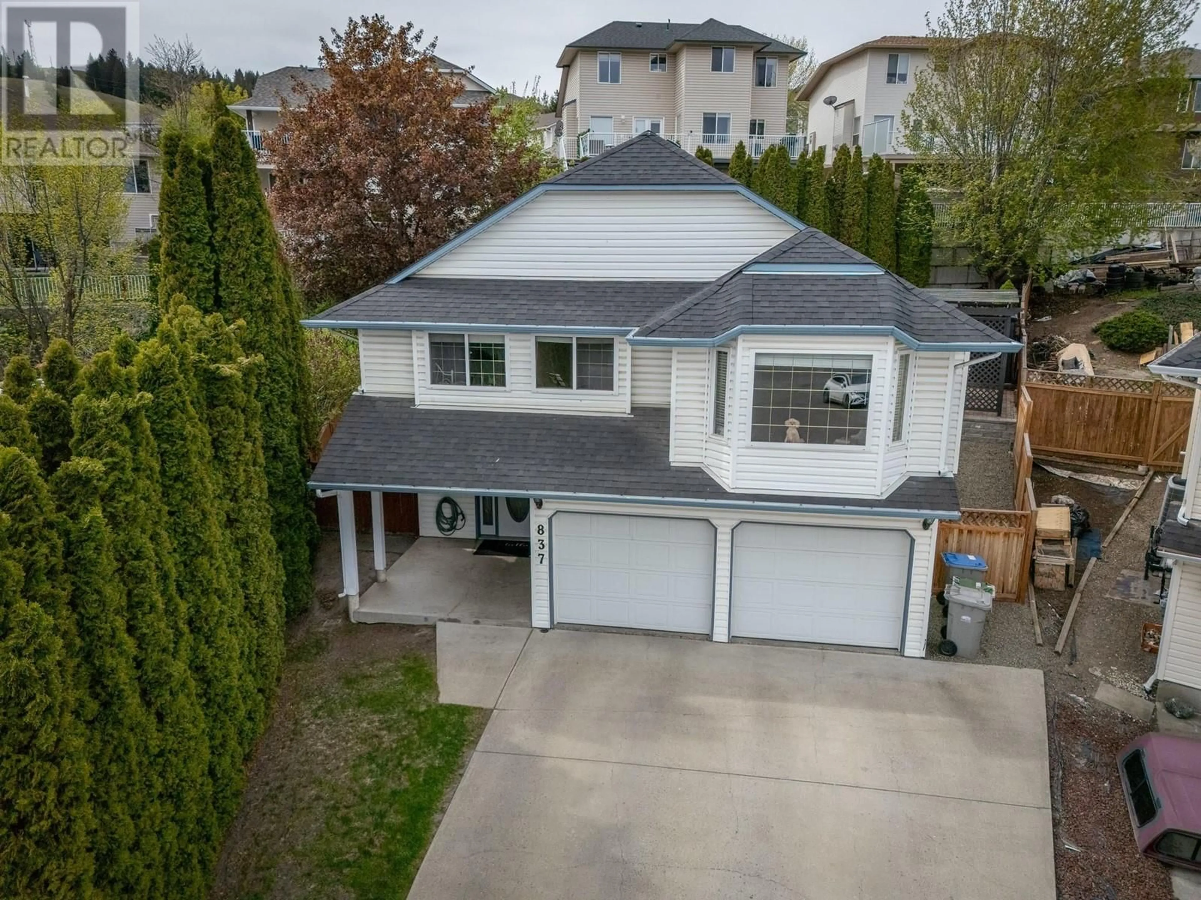 A pic from outside/outdoor area/front of a property/back of a property/a pic from drone, street for 837 DUNROBIN DRIVE, Kamloops British Columbia V1S1V6