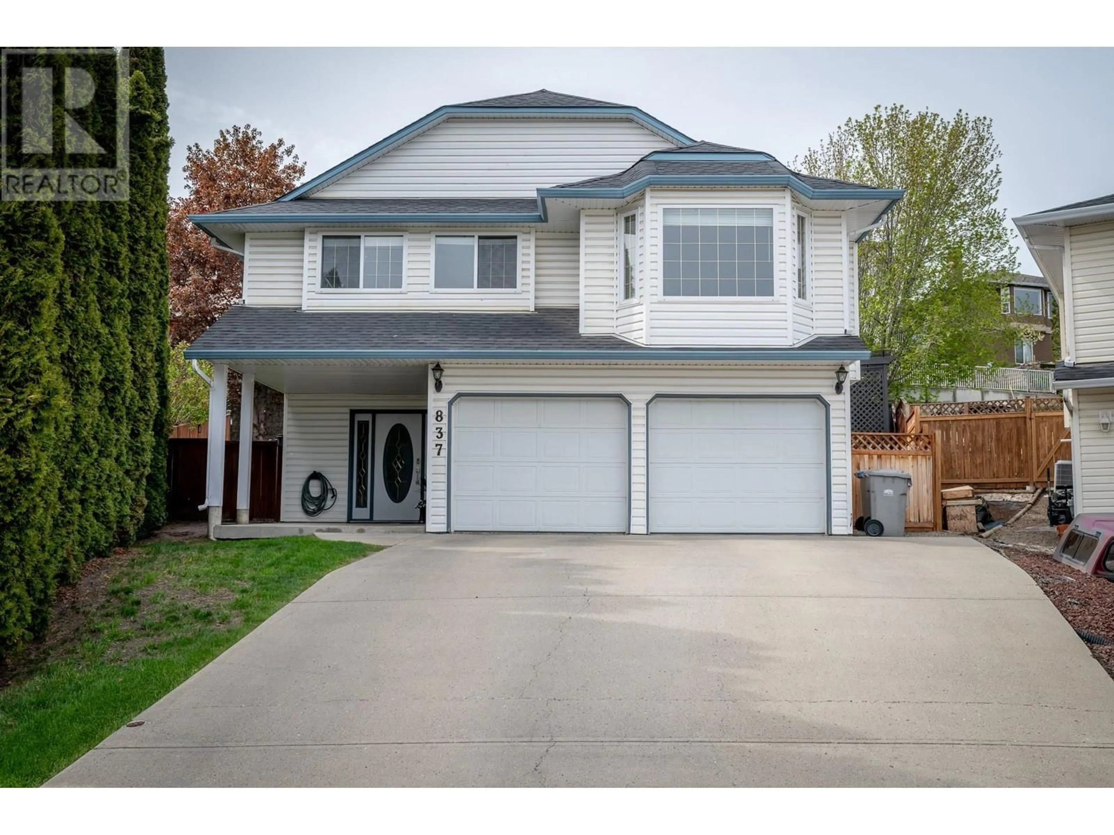 Home with vinyl exterior material, street for 837 DUNROBIN DRIVE, Kamloops British Columbia V1S1V6
