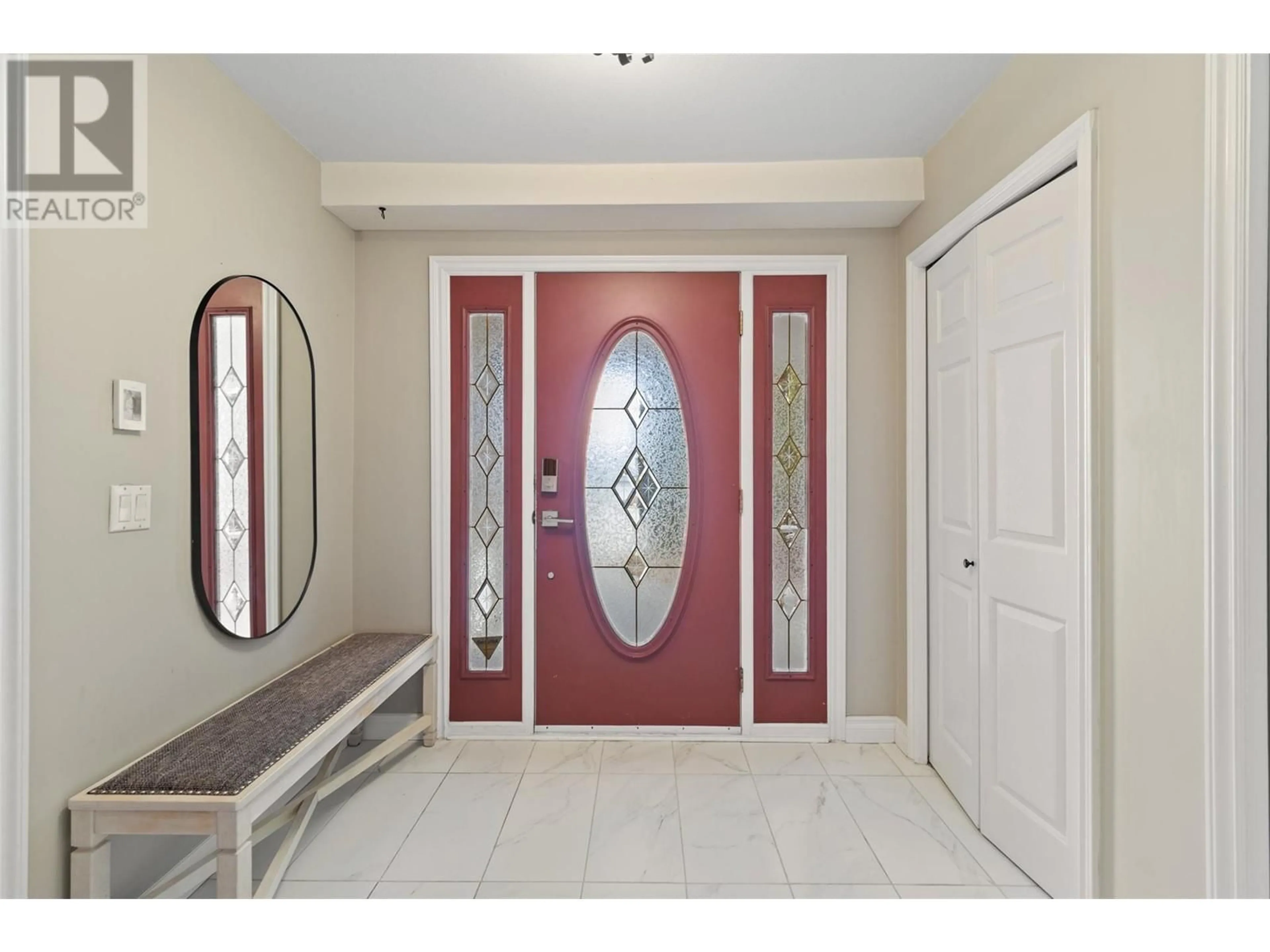Indoor entryway for 837 DUNROBIN DRIVE, Kamloops British Columbia V1S1V6