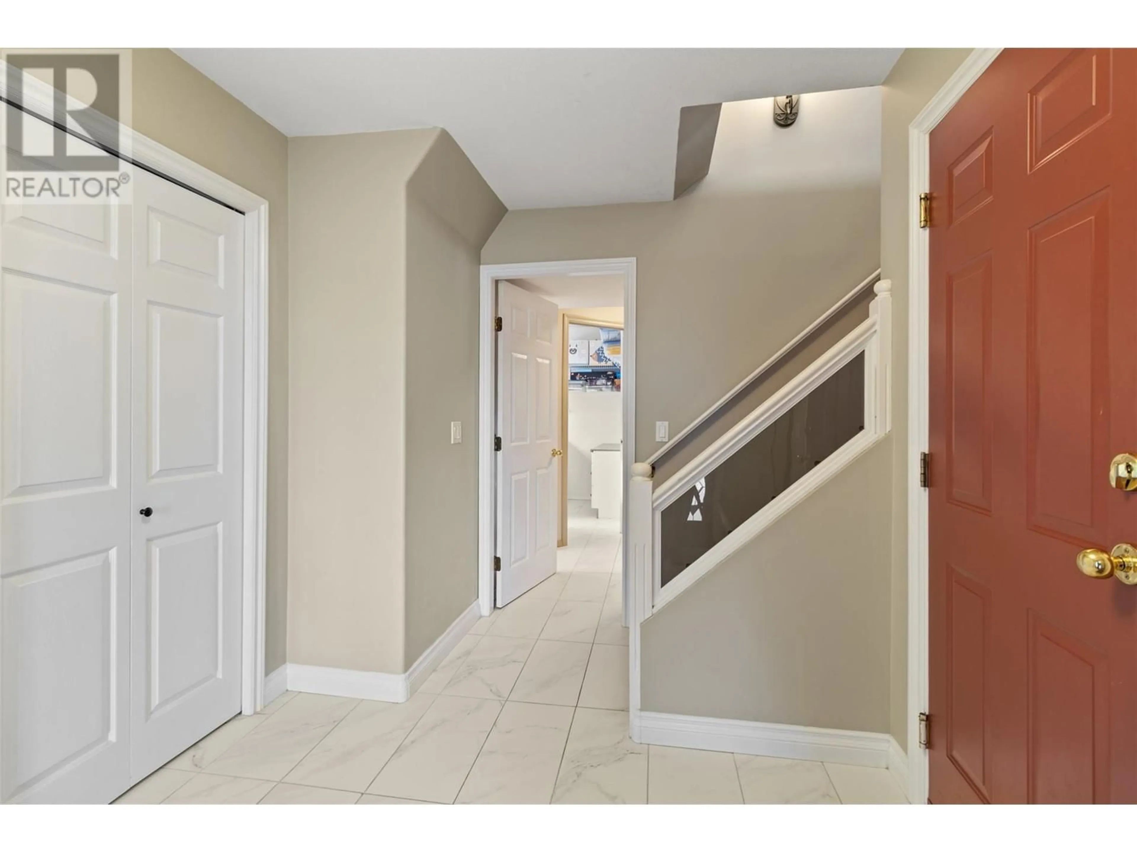 Indoor entryway for 837 DUNROBIN DRIVE, Kamloops British Columbia V1S1V6