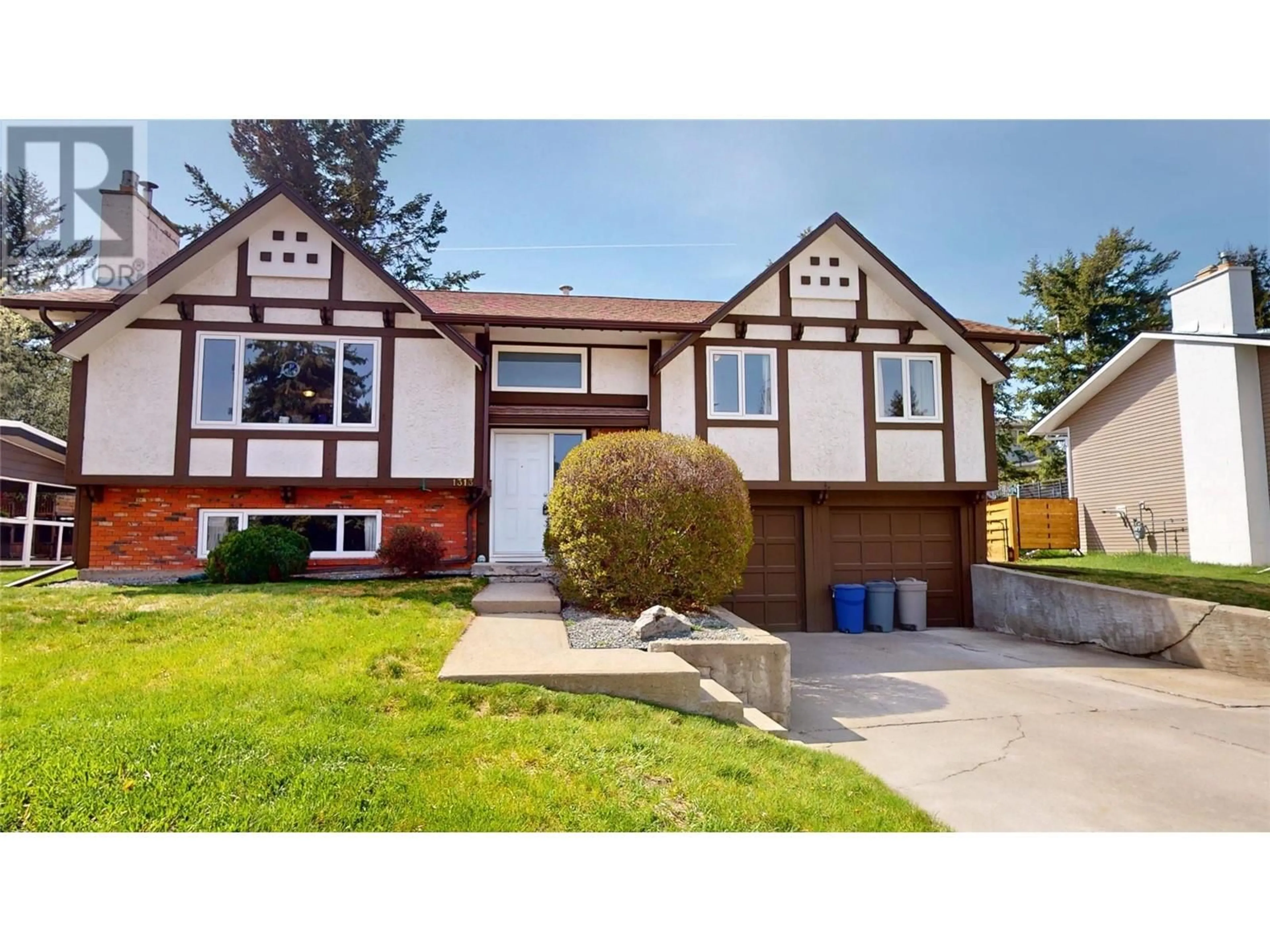 Home with vinyl exterior material, street for 1313 17 STREET SOUTH, Cranbrook British Columbia V1C5M4