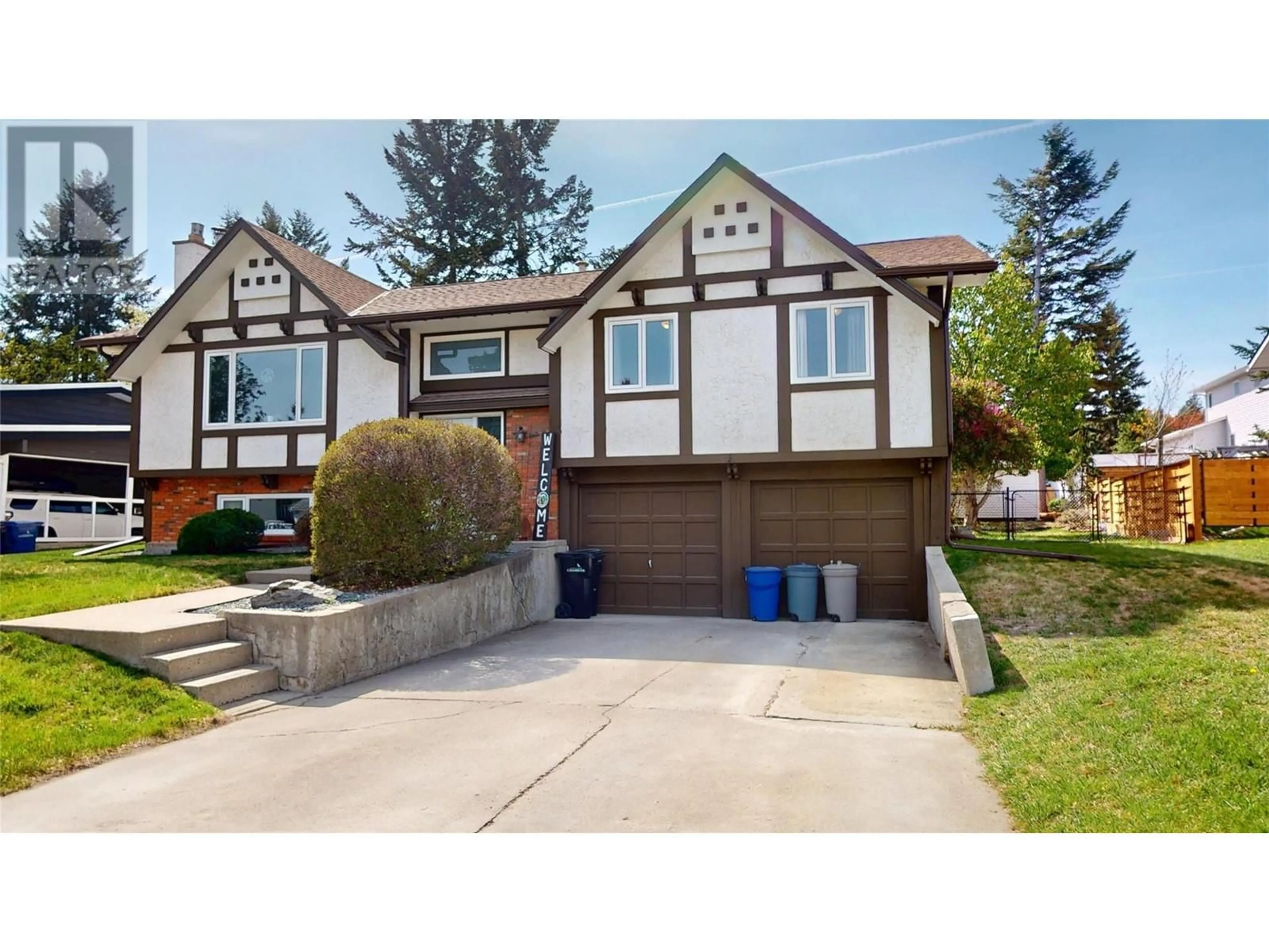 Home with vinyl exterior material, street for 1313 17 STREET SOUTH, Cranbrook British Columbia V1C5M4