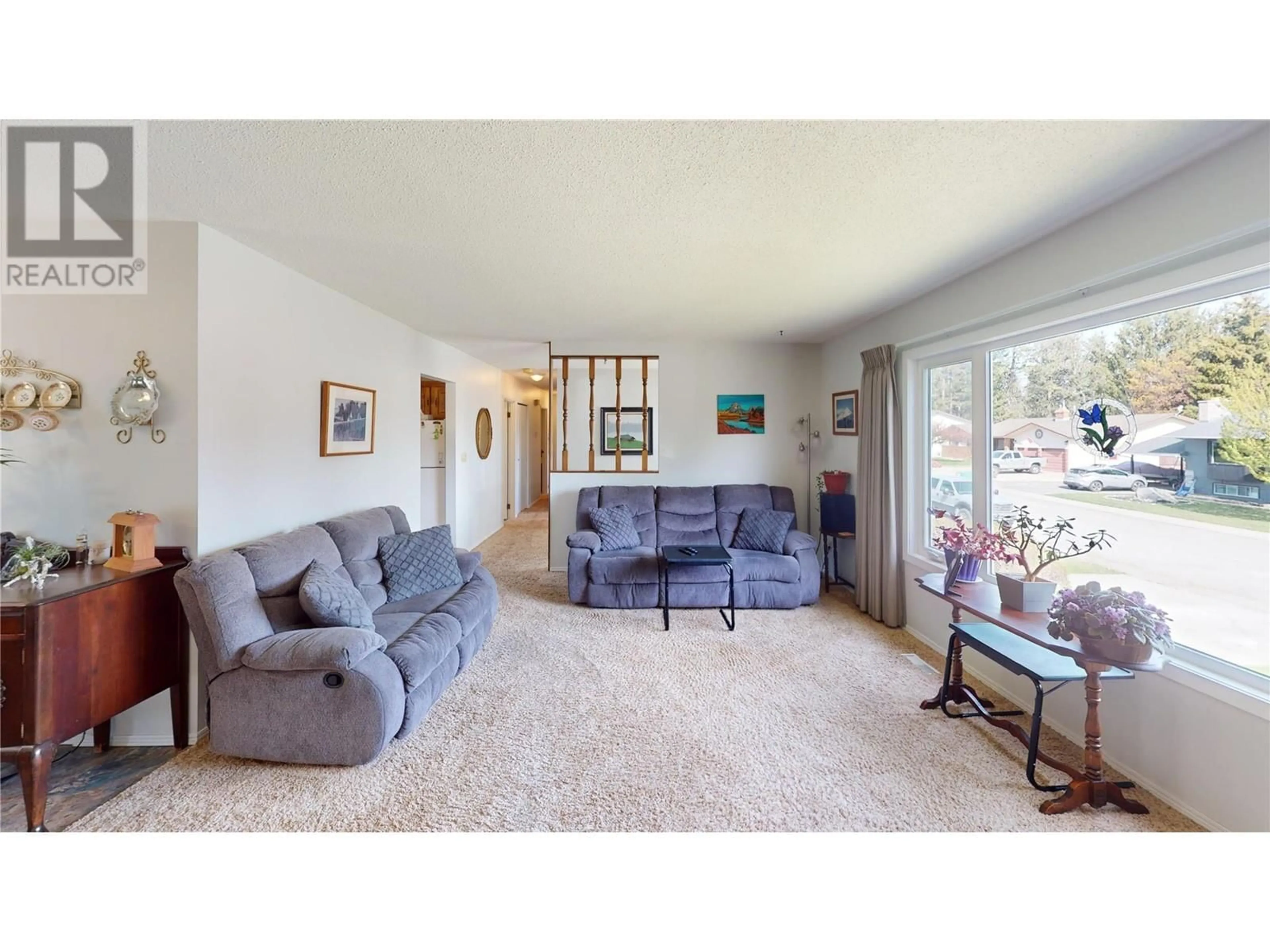 Living room with furniture, unknown for 1313 17 STREET SOUTH, Cranbrook British Columbia V1C5M4