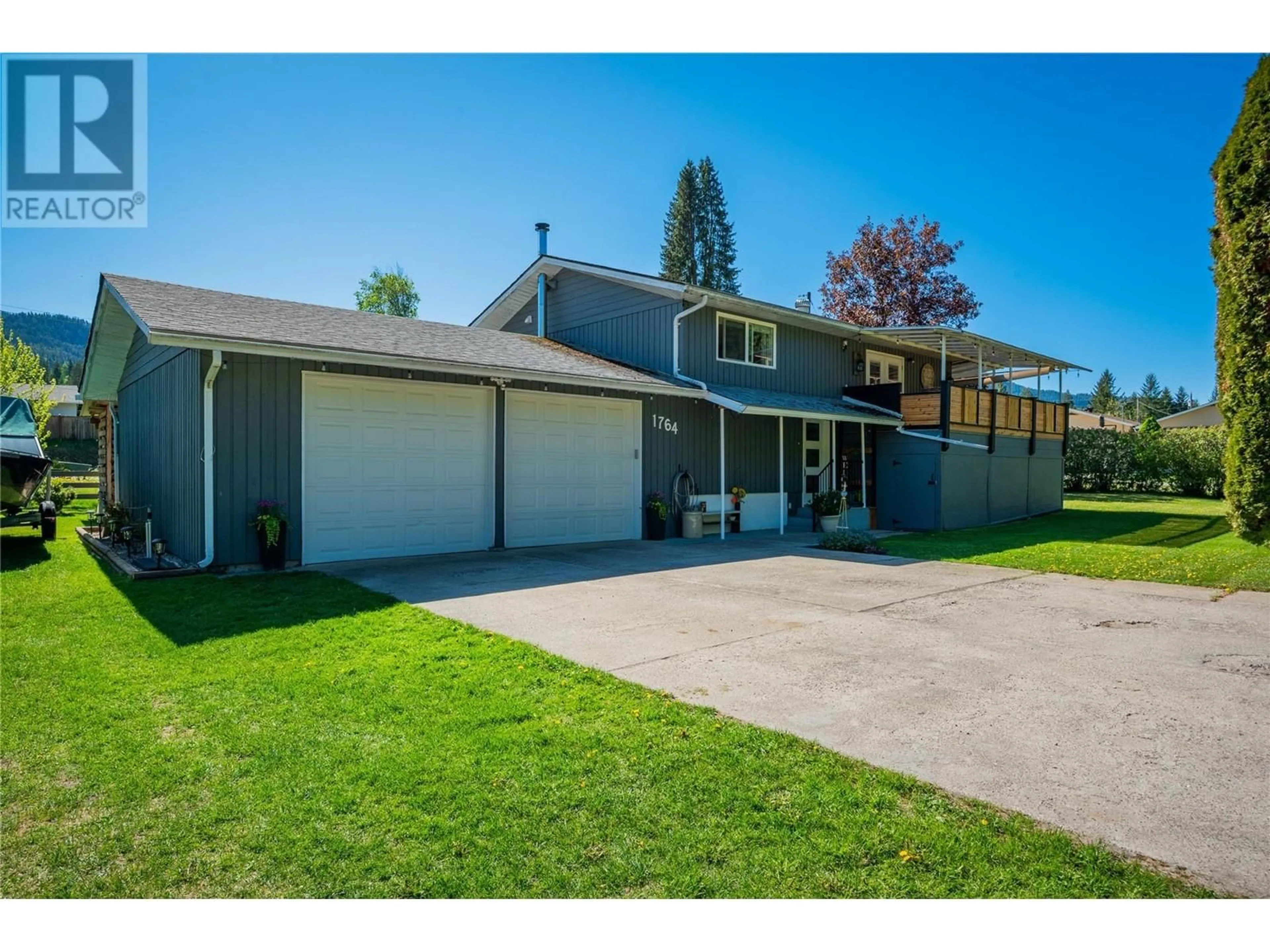Home with vinyl exterior material, street for 1764 BARRETT DRIVE, Fruitvale British Columbia V0G1L0