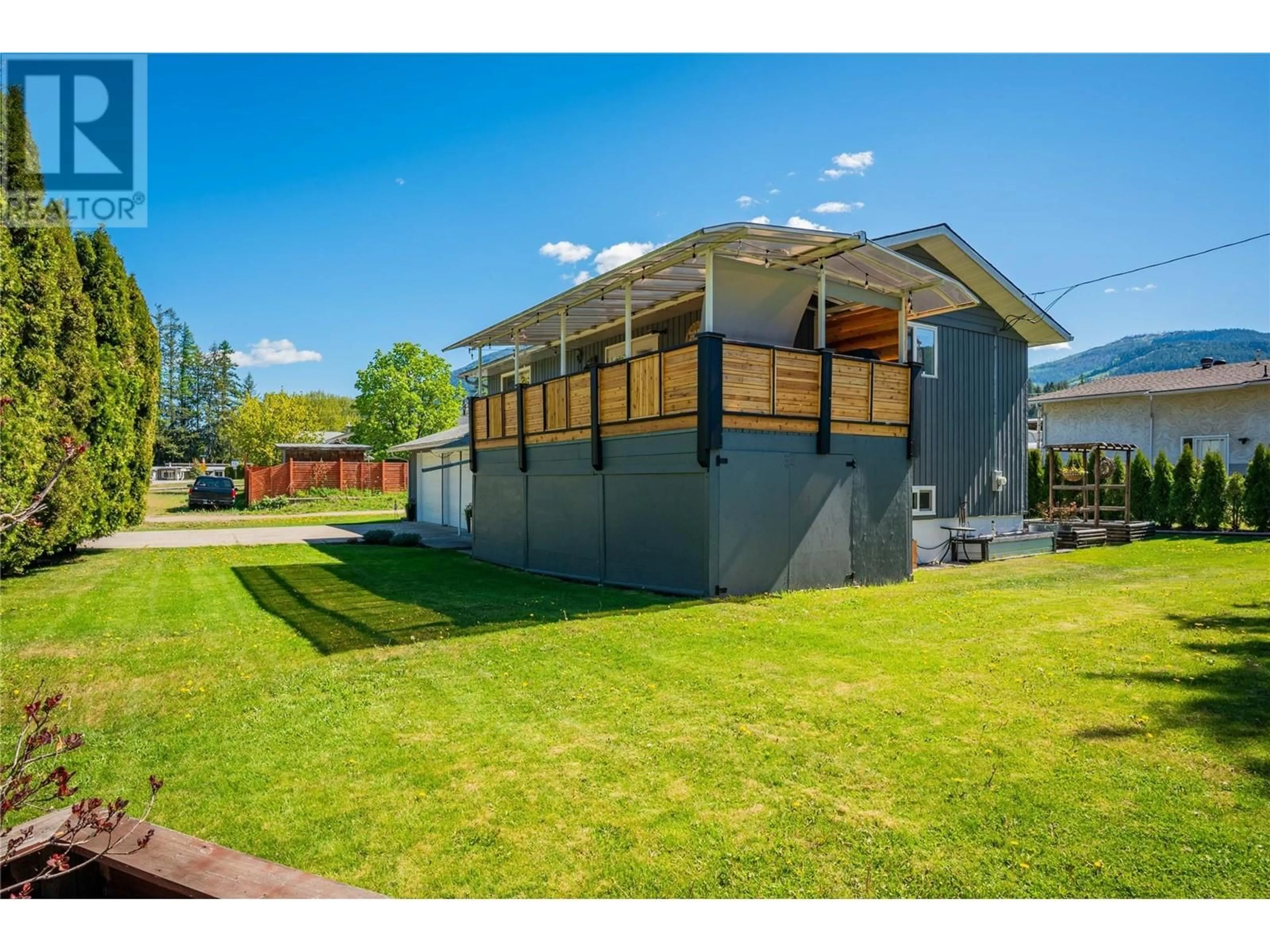 A pic from outside/outdoor area/front of a property/back of a property/a pic from drone, unknown for 1764 BARRETT DRIVE, Fruitvale British Columbia V0G1L0