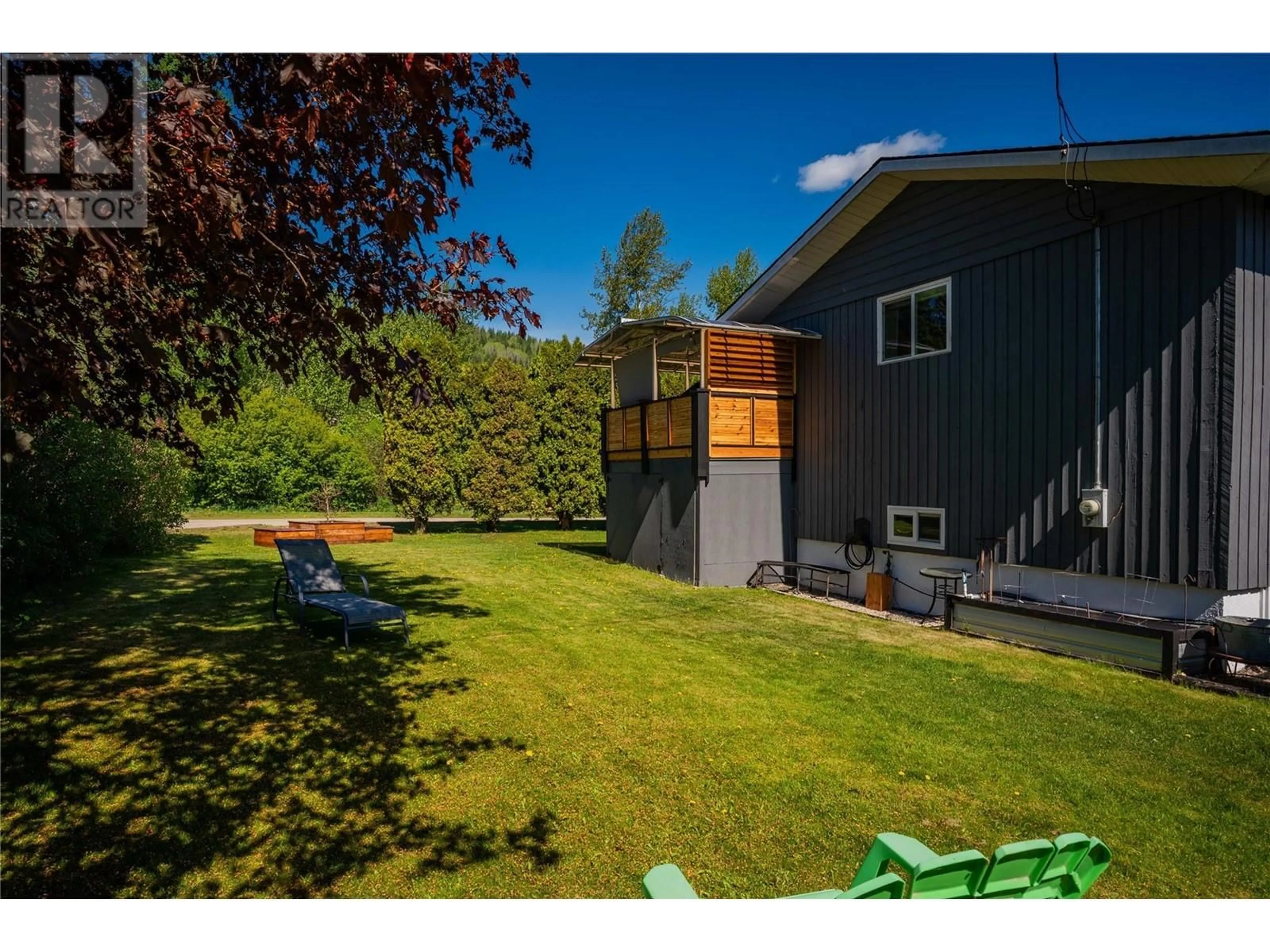 A pic from outside/outdoor area/front of a property/back of a property/a pic from drone, unknown for 1764 BARRETT DRIVE, Fruitvale British Columbia V0G1L0