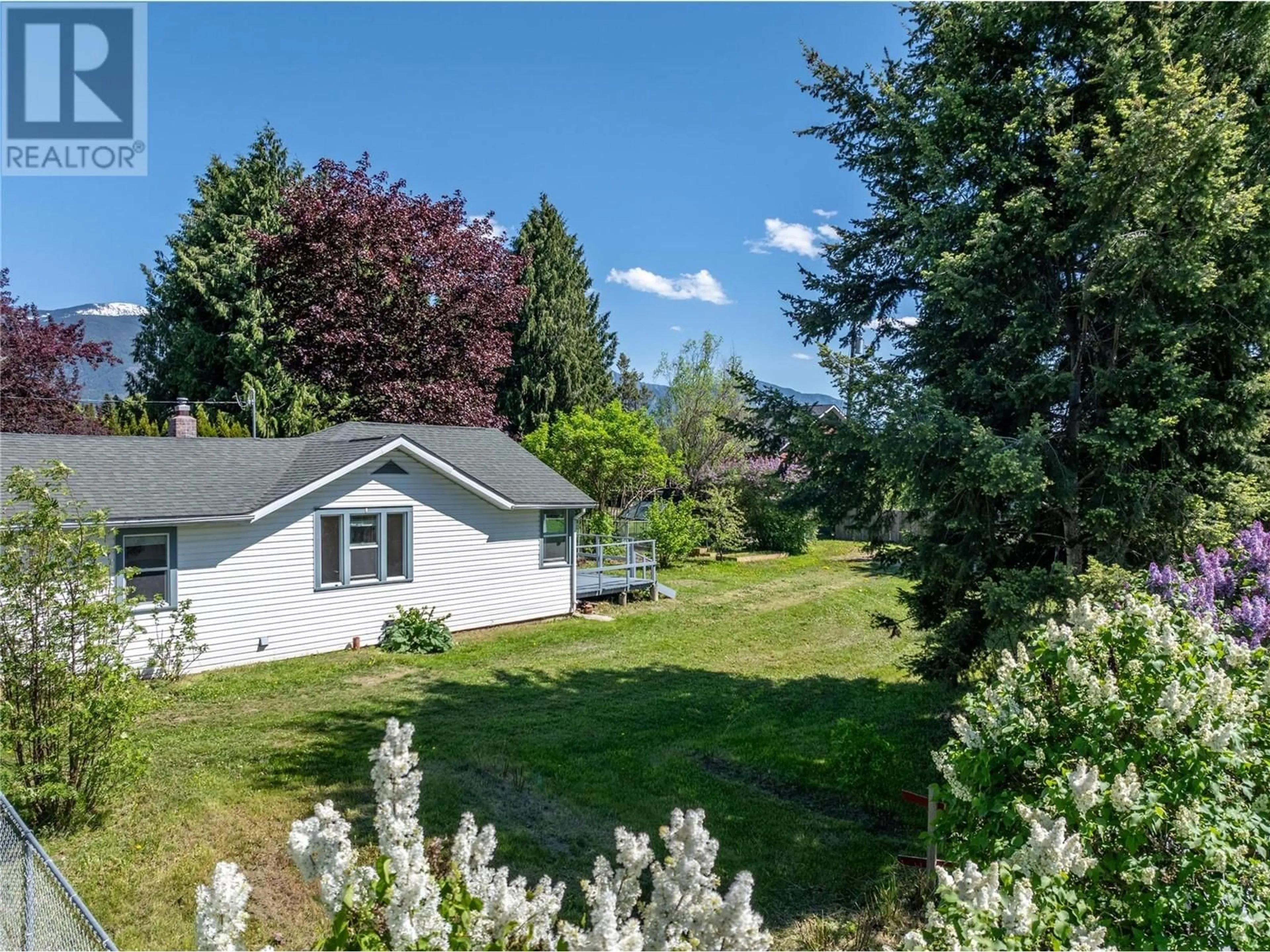 A pic from outside/outdoor area/front of a property/back of a property/a pic from drone, mountain view for 1807 CEDAR STREET, Creston British Columbia V0B1G5