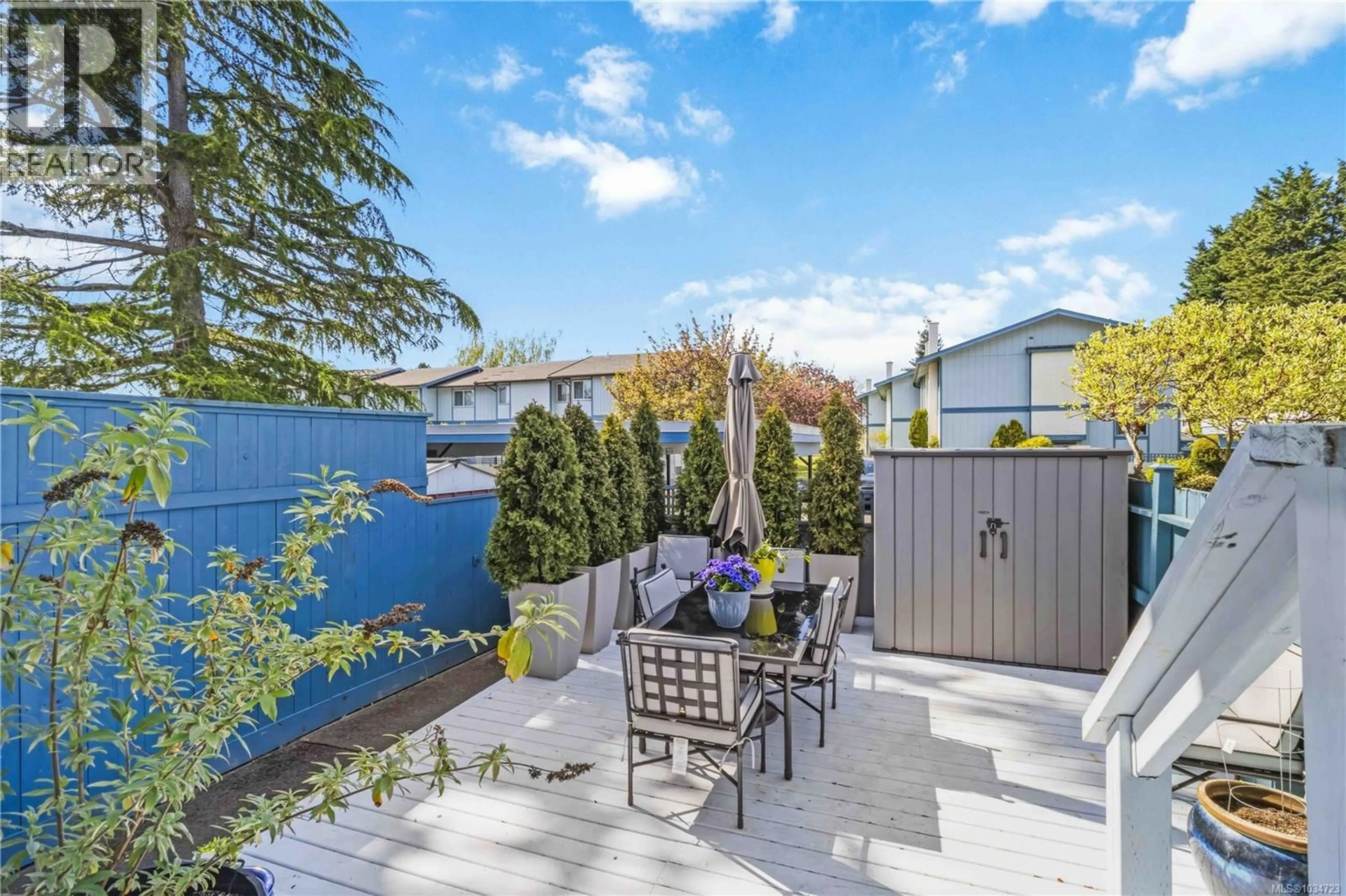 Patio, street for 44 - 3987 GORDON HEAD ROAD, Saanich British Columbia V8N3X5