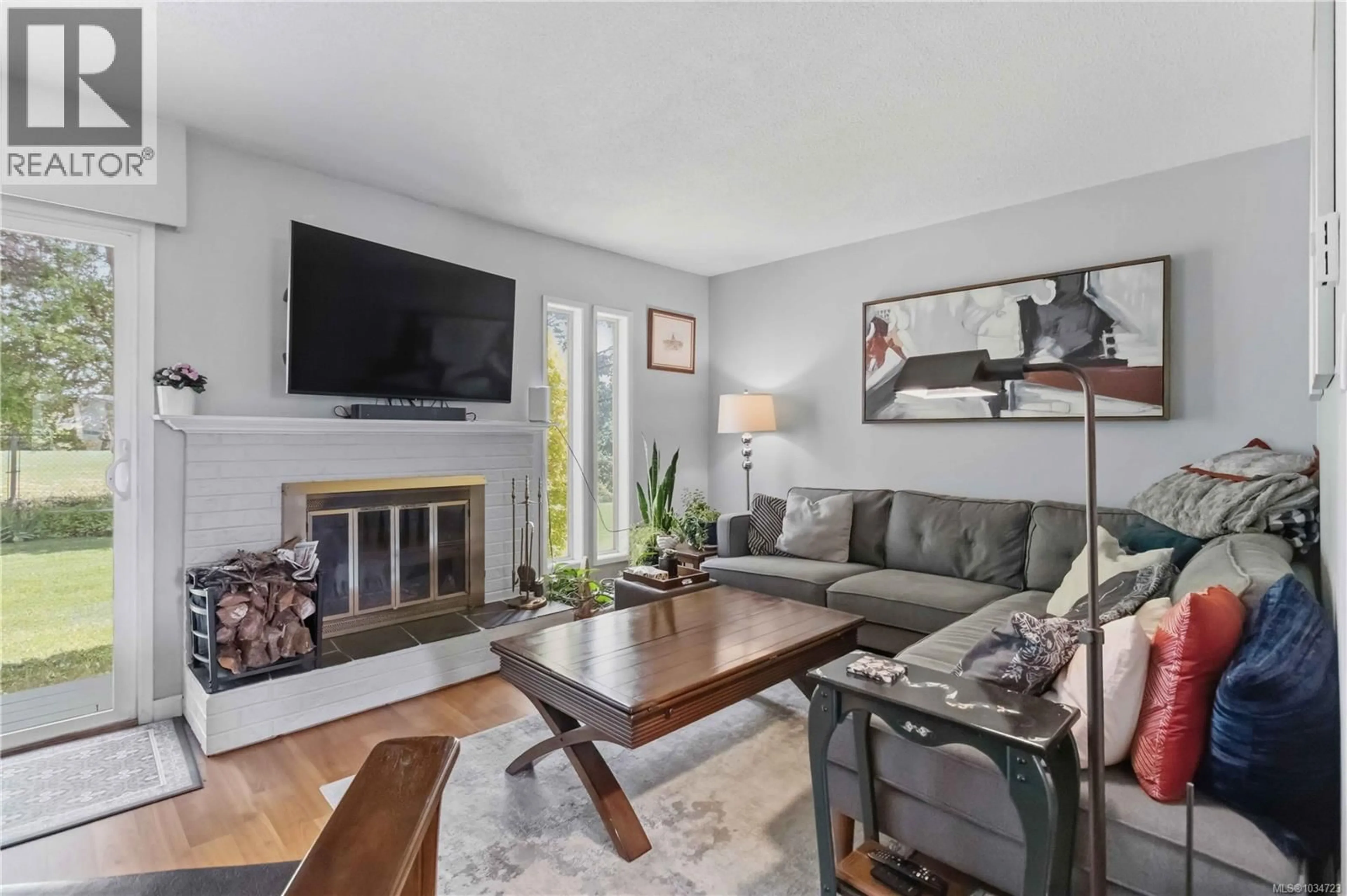 Living room with furniture, unknown for 44 - 3987 GORDON HEAD ROAD, Saanich British Columbia V8N3X5
