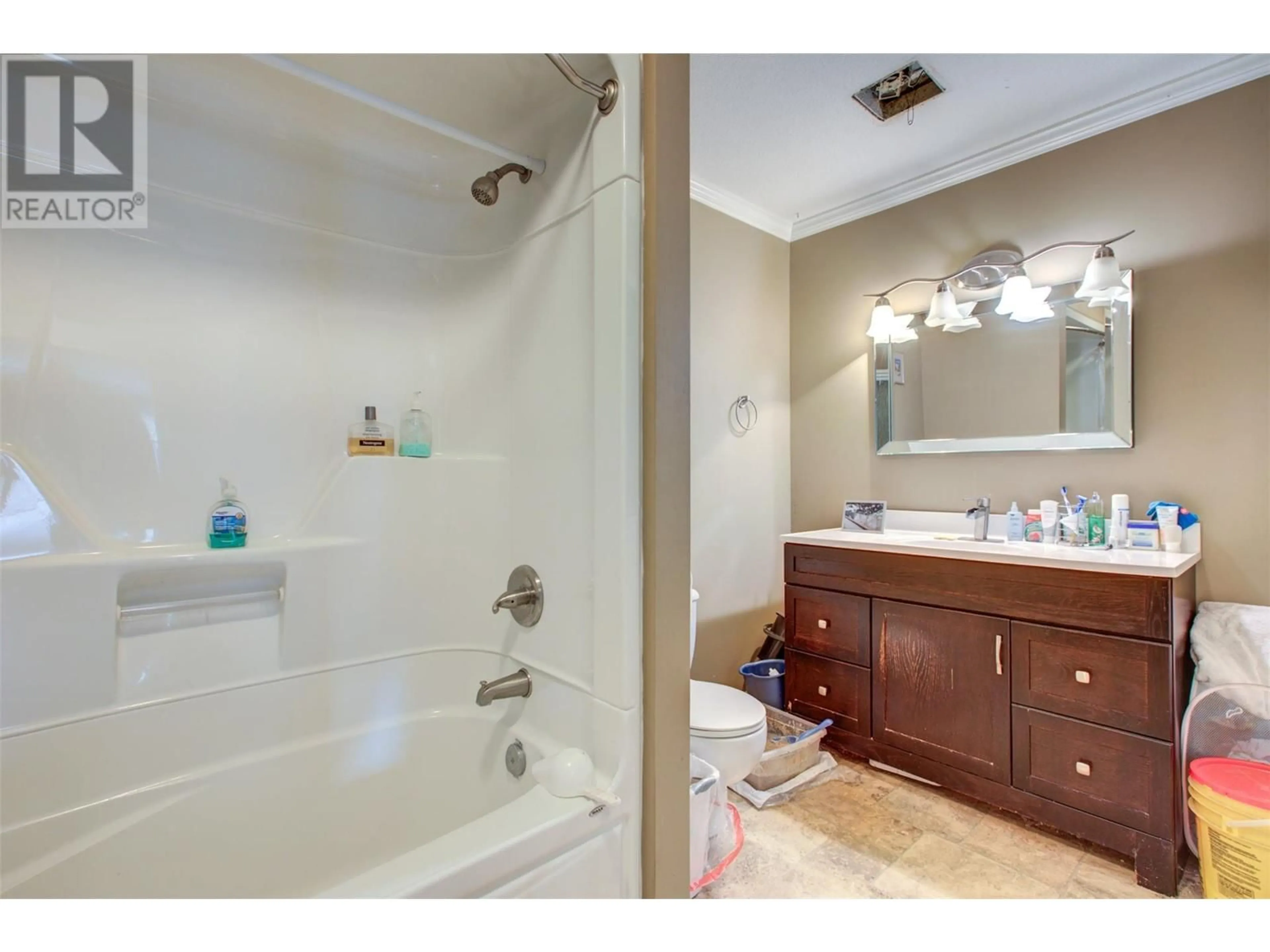 Standard bathroom, ceramic/tile floor for 206D - 735 COOK ROAD, Kelowna British Columbia V1W3G6