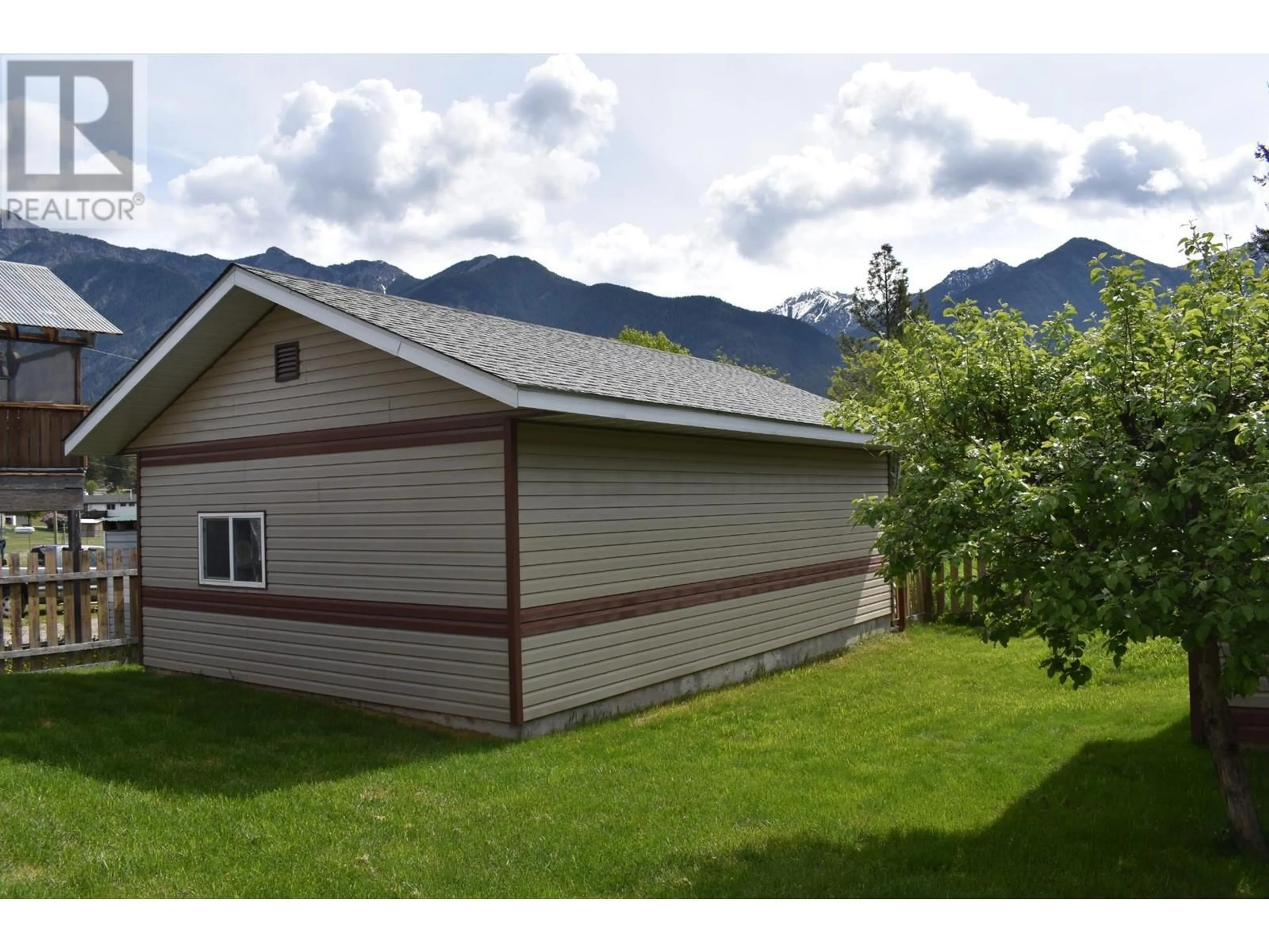 Shed for 5724 VERMILLION STREET, Edgewater British Columbia V0A1E0