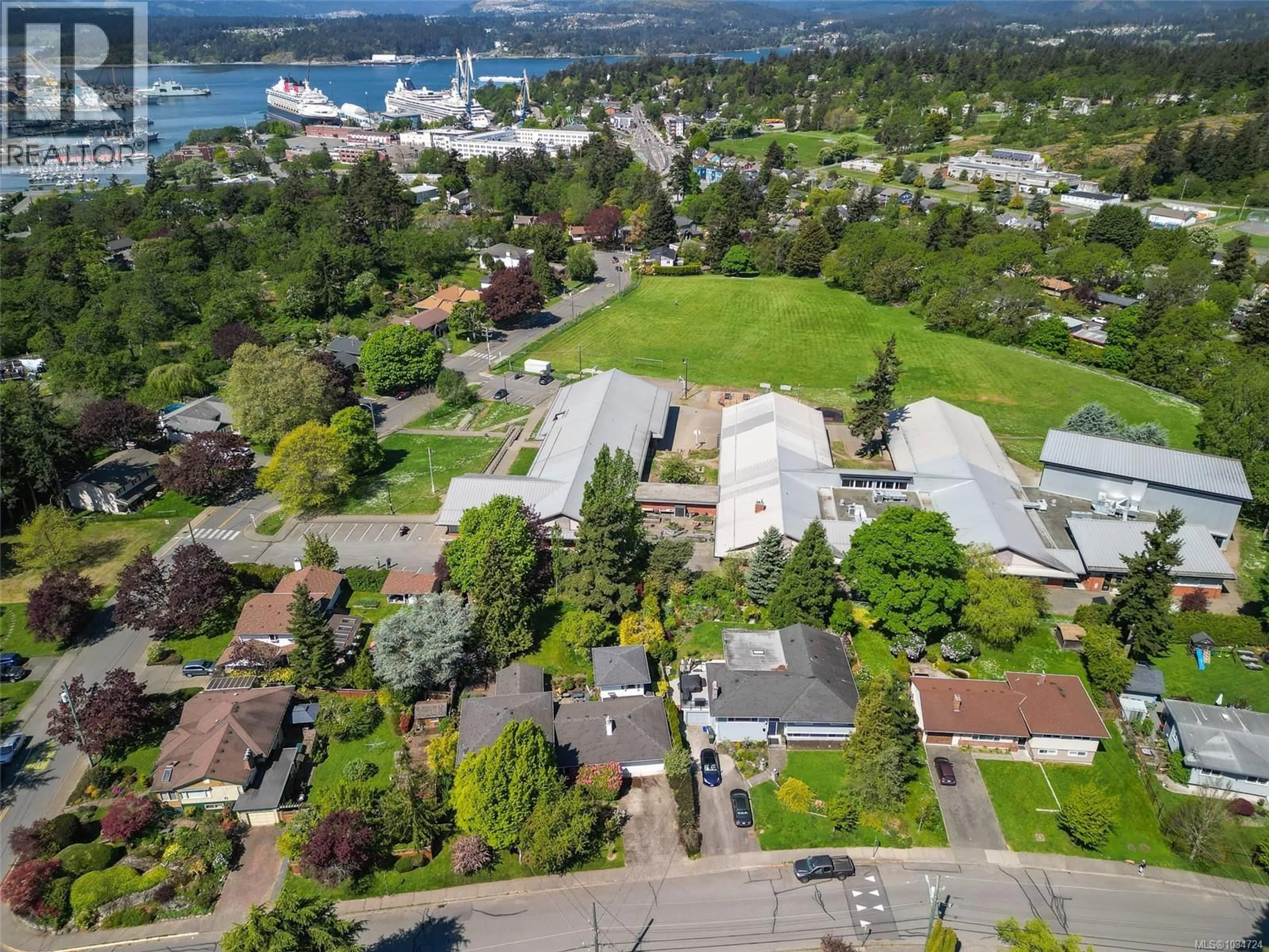 A pic from outside/outdoor area/front of a property/back of a property/a pic from drone, unknown for 726 ROCKHEIGHTS AVENUE, Esquimalt British Columbia V9A6J3