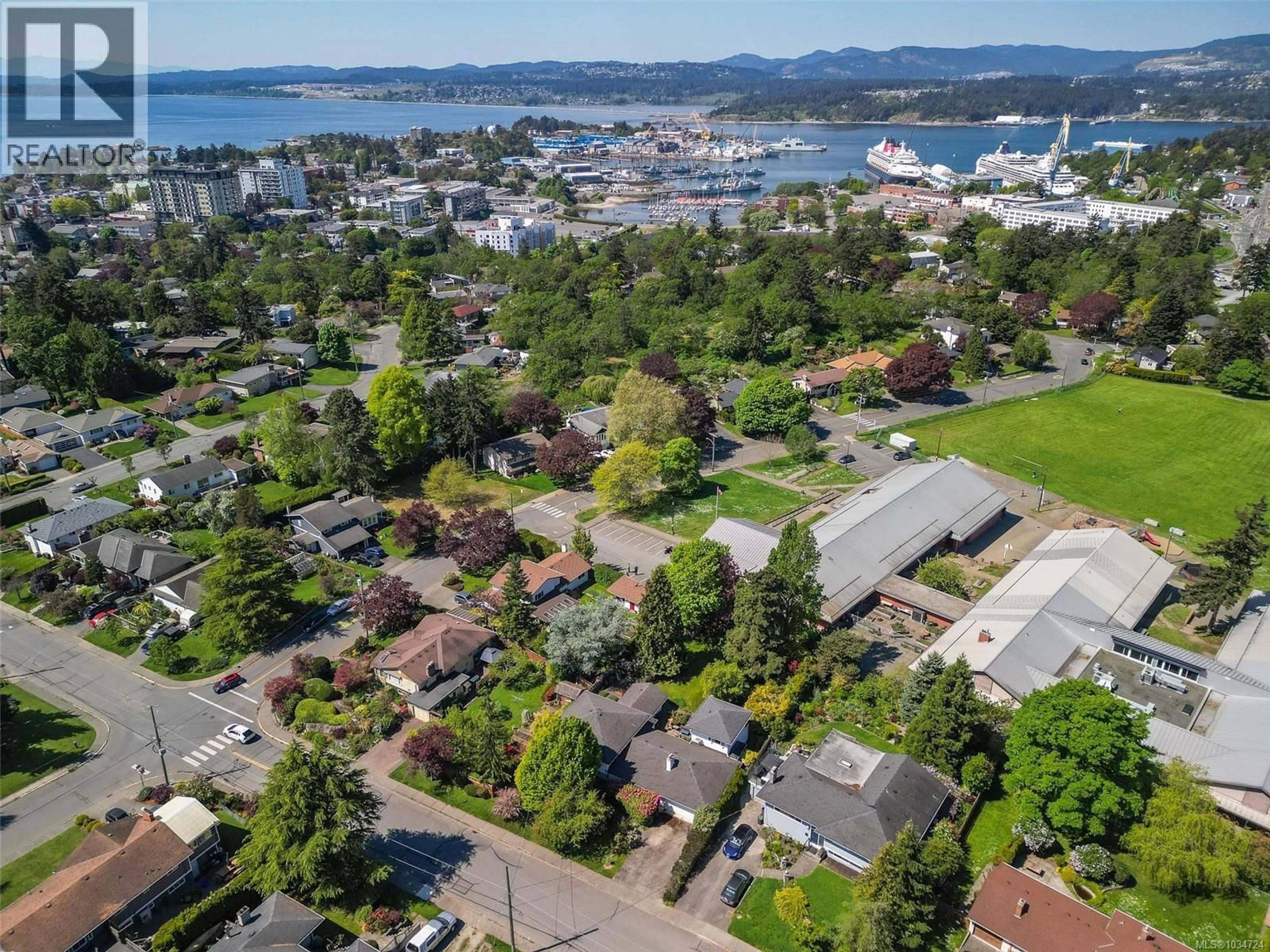 A pic from outside/outdoor area/front of a property/back of a property/a pic from drone, water/lake/river/ocean view for 726 ROCKHEIGHTS AVENUE, Esquimalt British Columbia V9A6J3