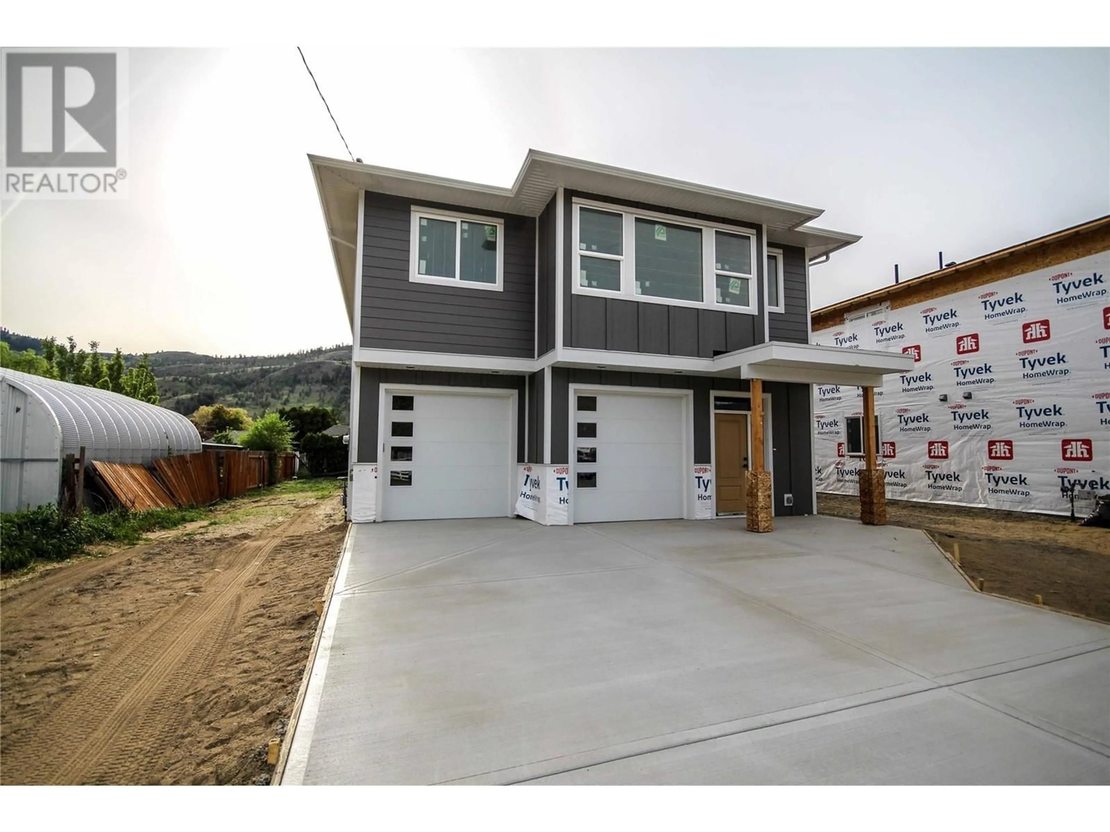 Home with vinyl exterior material, street for 3220 BANK ROAD, Kamloops British Columbia V2B6Z7