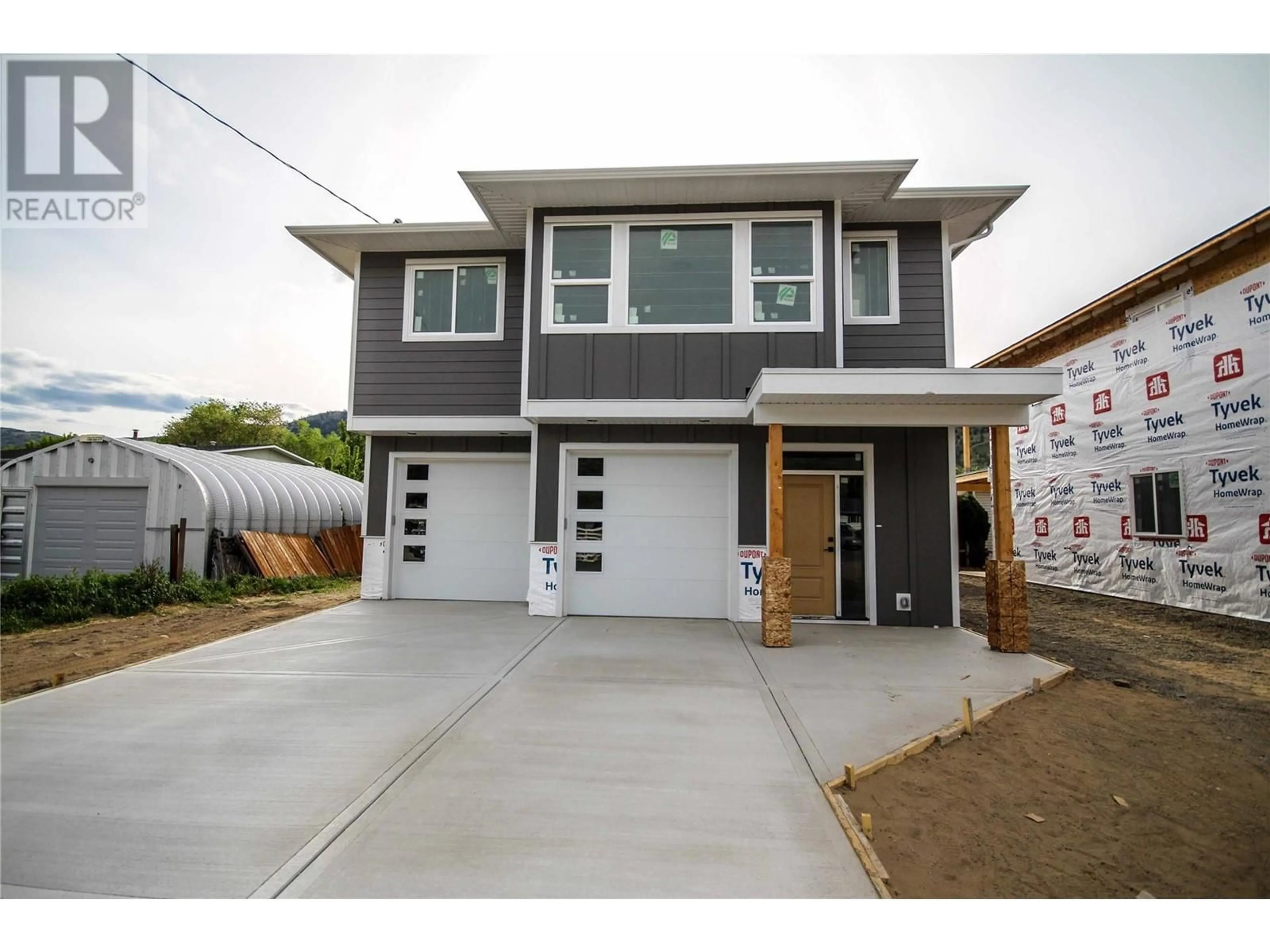 Home with vinyl exterior material, street for 3220 BANK ROAD, Kamloops British Columbia V2B6Z7