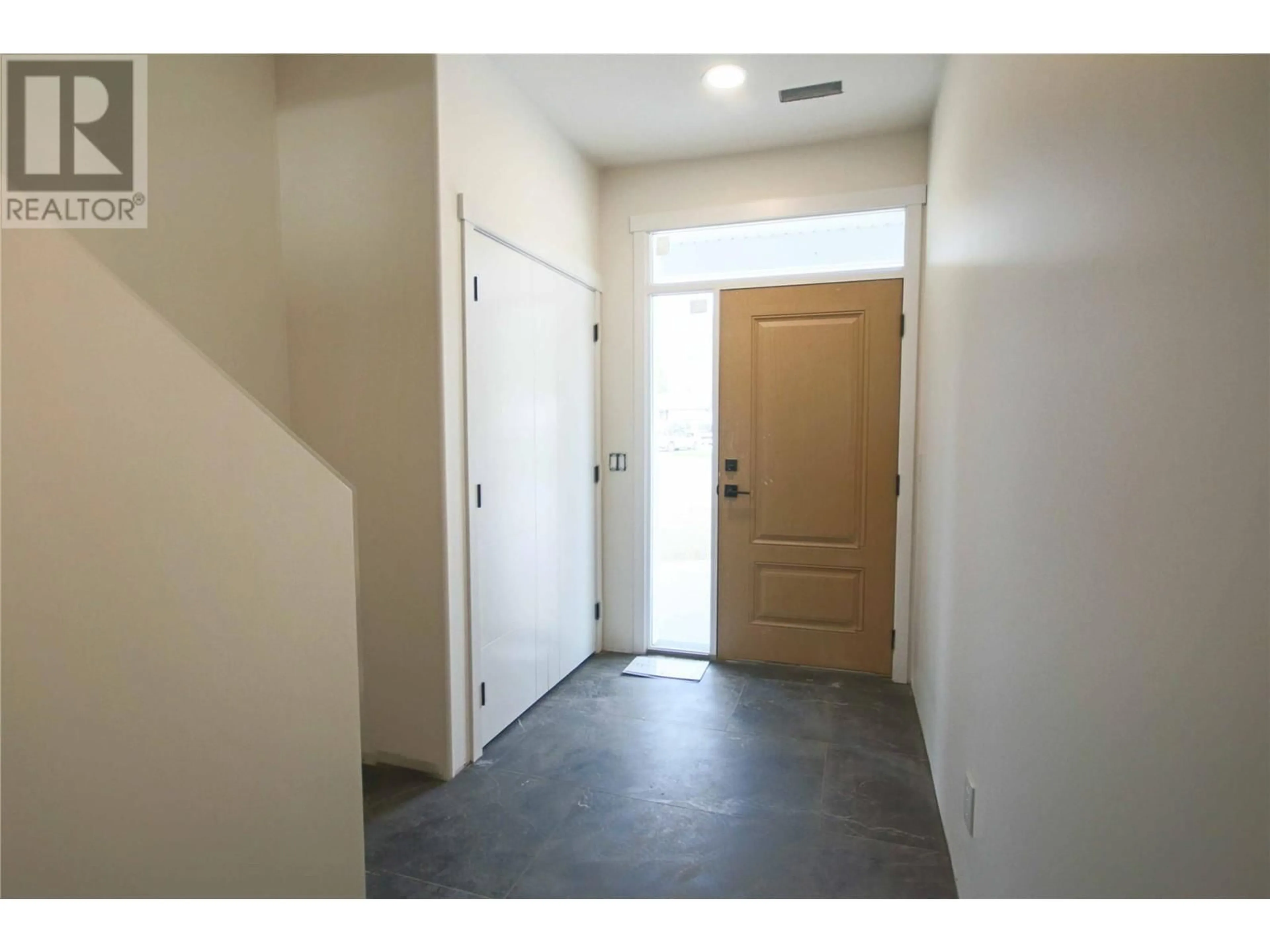 Indoor entryway for 3220 BANK ROAD, Kamloops British Columbia V2B6Z7