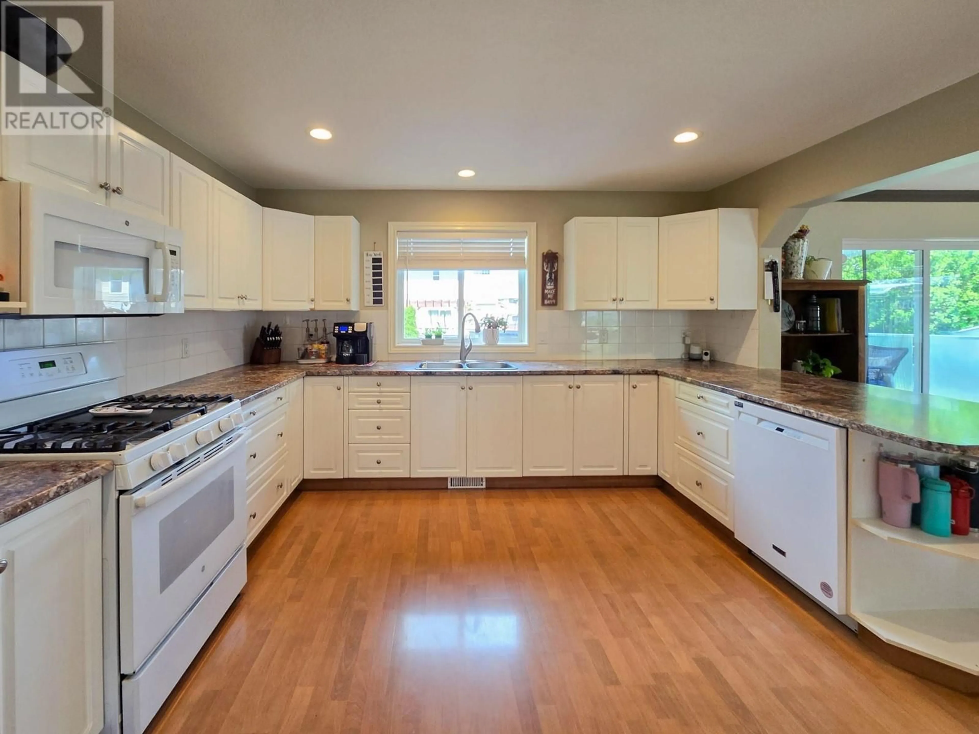 Open concept kitchen, unknown for 5809 CANARY DRIVE, Vernon British Columbia V1H1R3