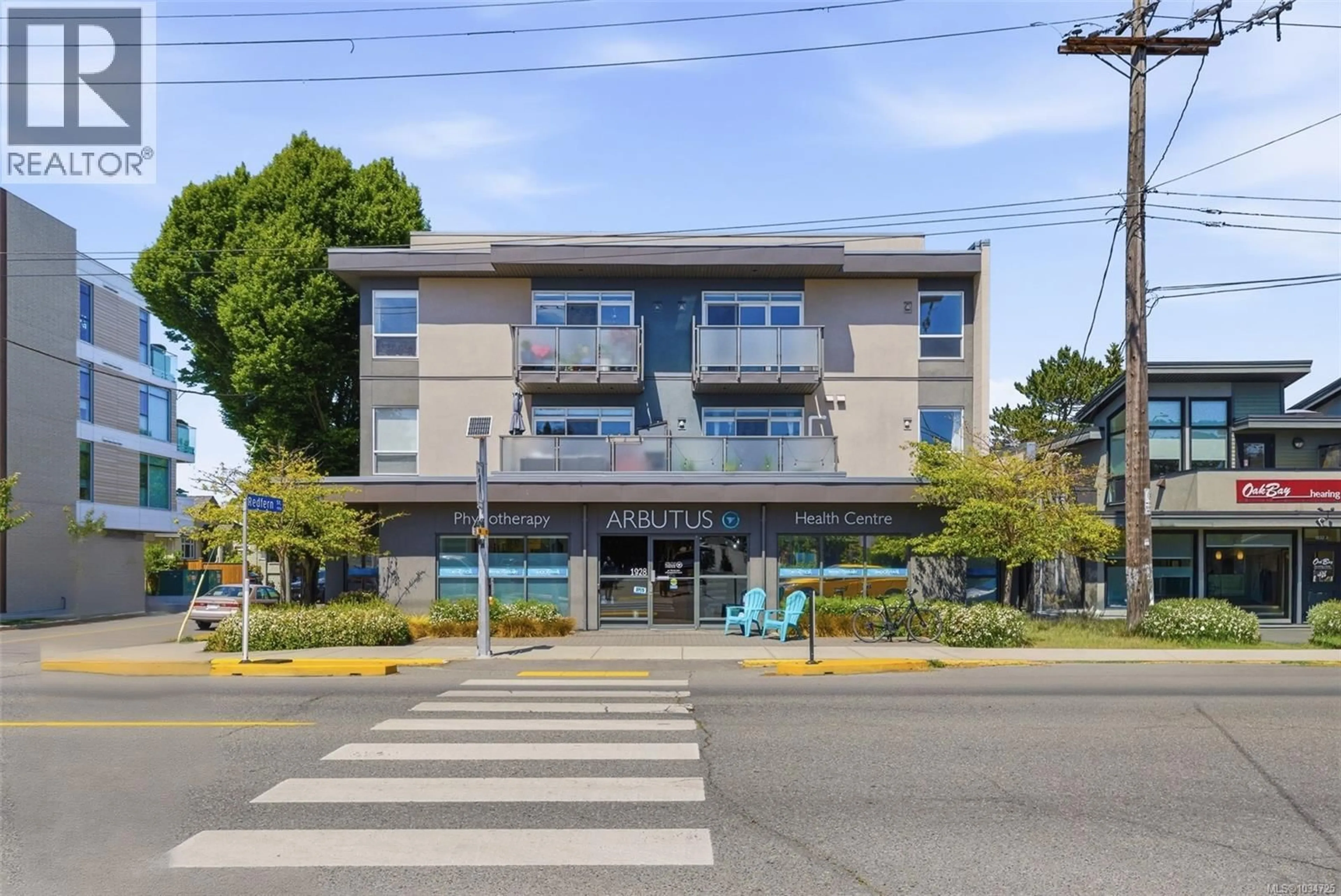 Unknown for 303 - 1515 REDFERN STREET, Victoria British Columbia V8R4X3