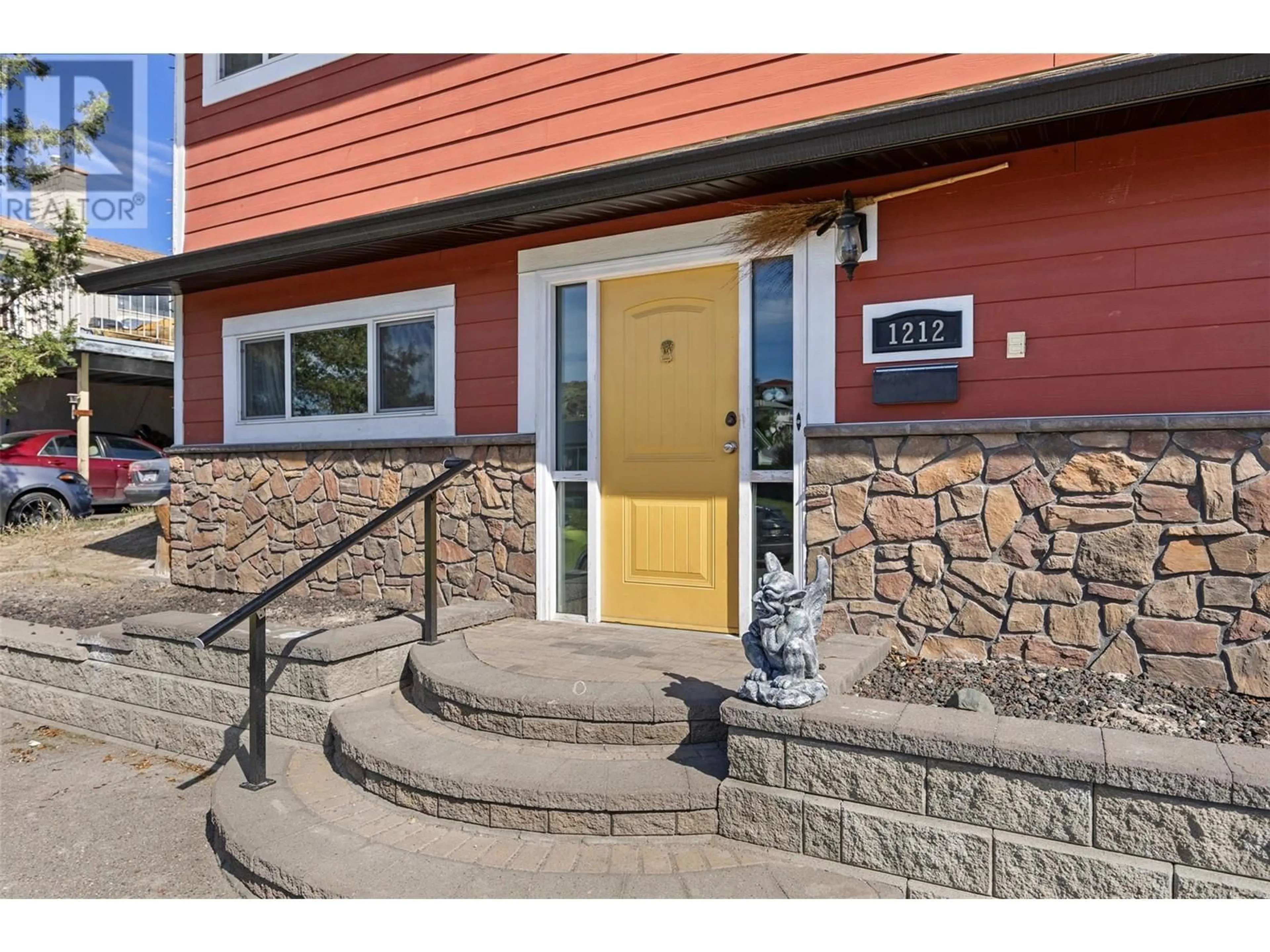 Indoor entryway for 1212 LINTHORPE ROAD, Kamloops British Columbia V2B7S6
