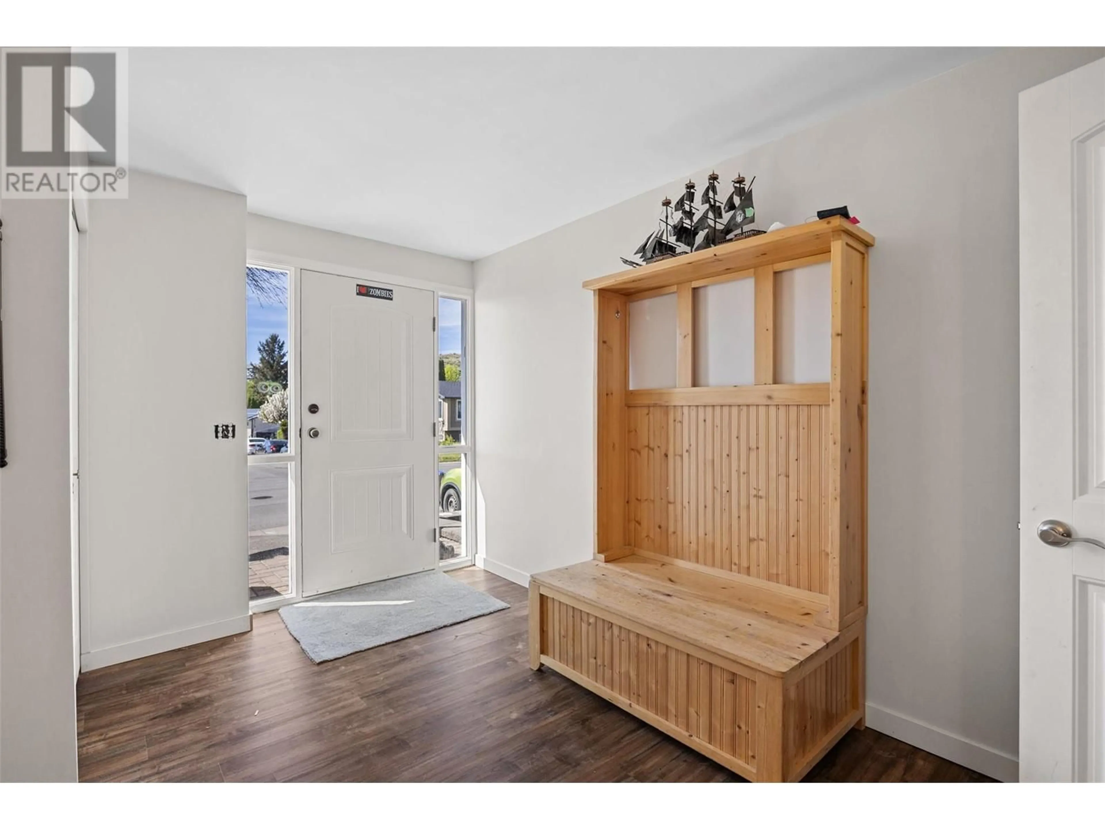 Indoor entryway for 1212 LINTHORPE ROAD, Kamloops British Columbia V2B7S6