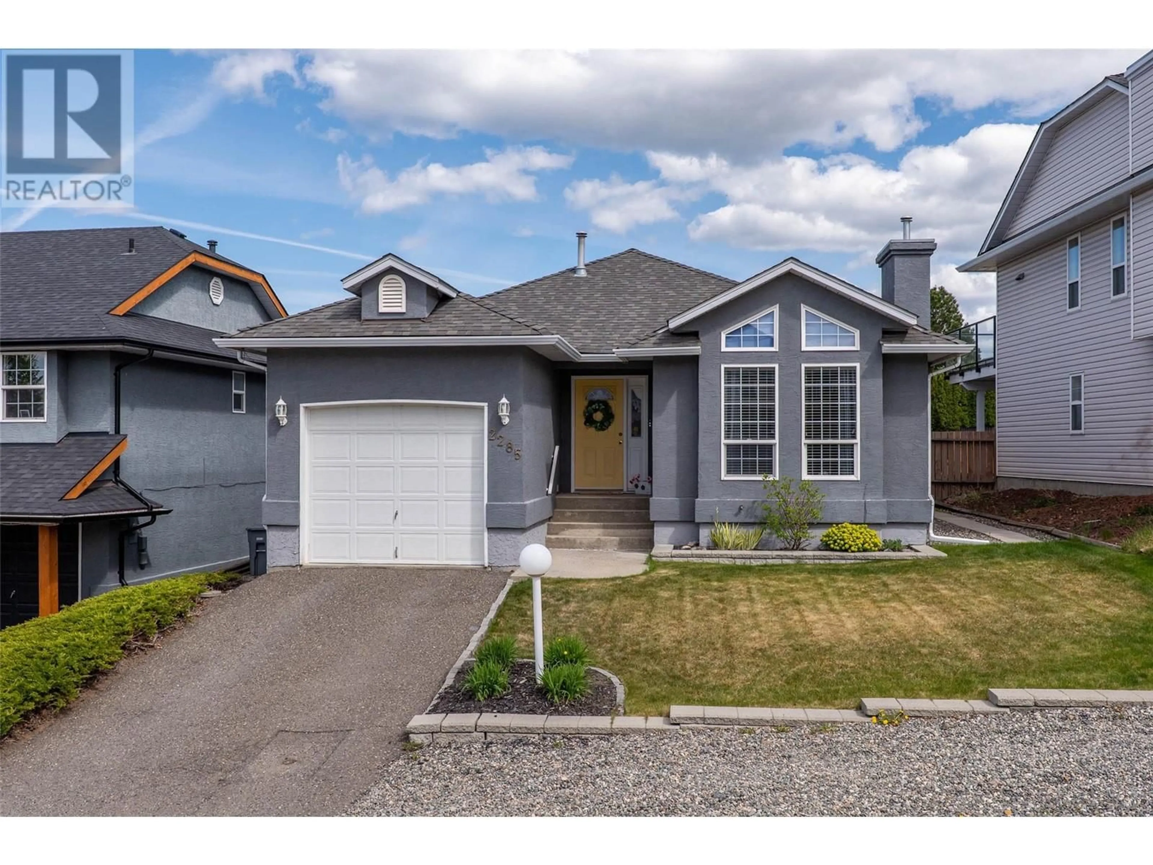 Home with vinyl exterior material, street for 2285 TURNBERRY PLACE, Kamloops British Columbia V1S1S8