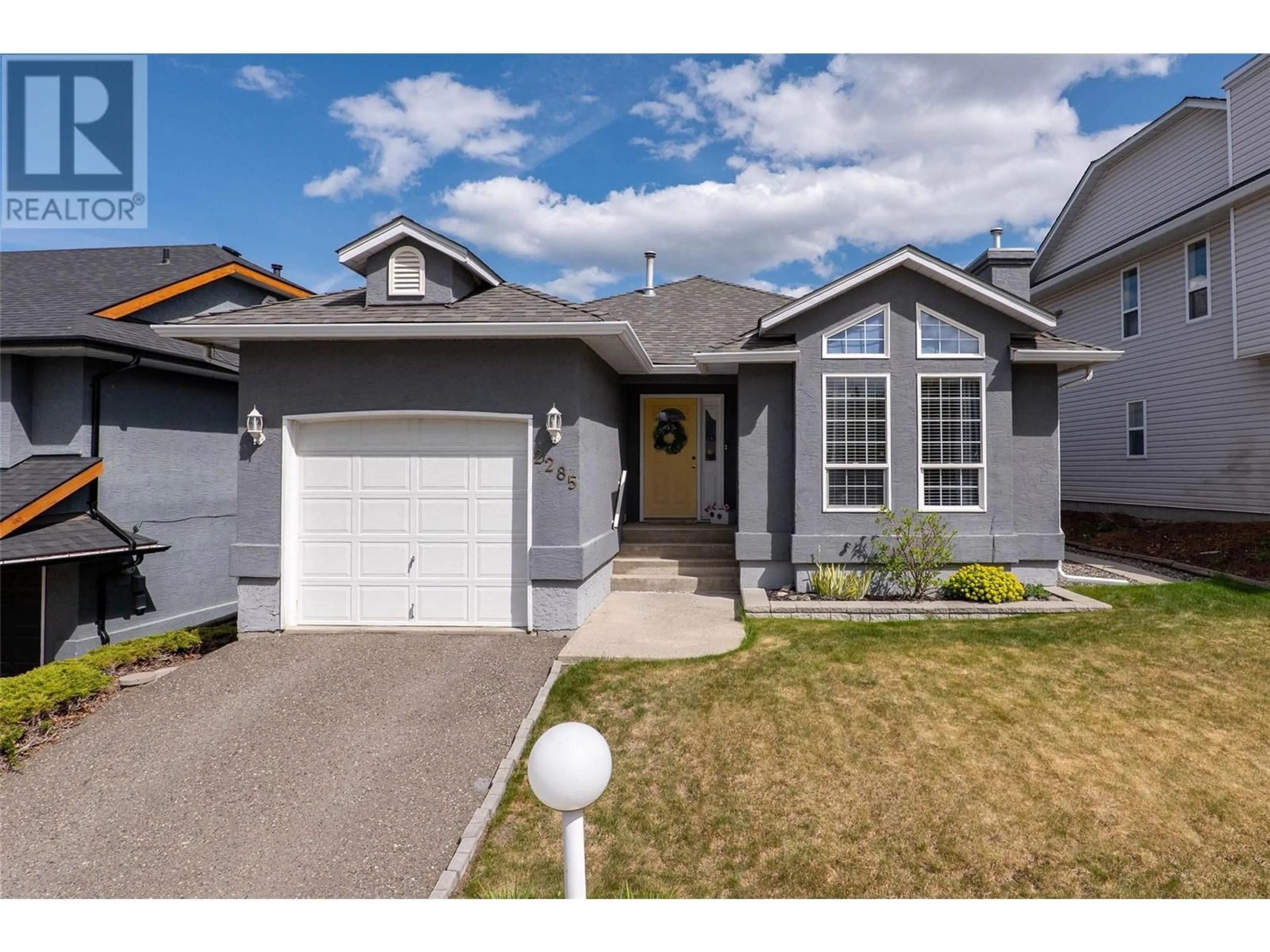 Home with vinyl exterior material, street for 2285 TURNBERRY PLACE, Kamloops British Columbia V1S1S8