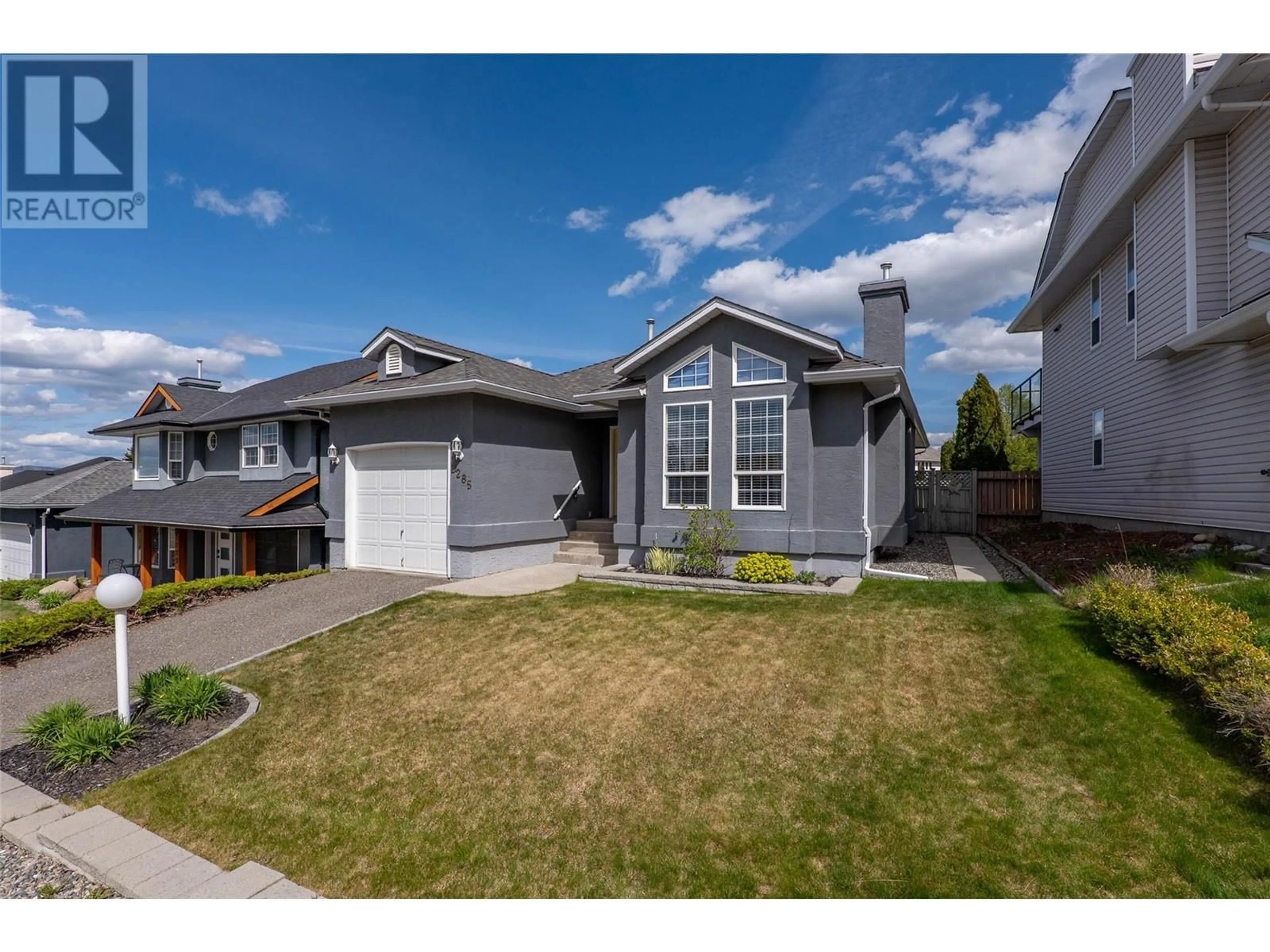 Home with vinyl exterior material, street for 2285 TURNBERRY PLACE, Kamloops British Columbia V1S1S8